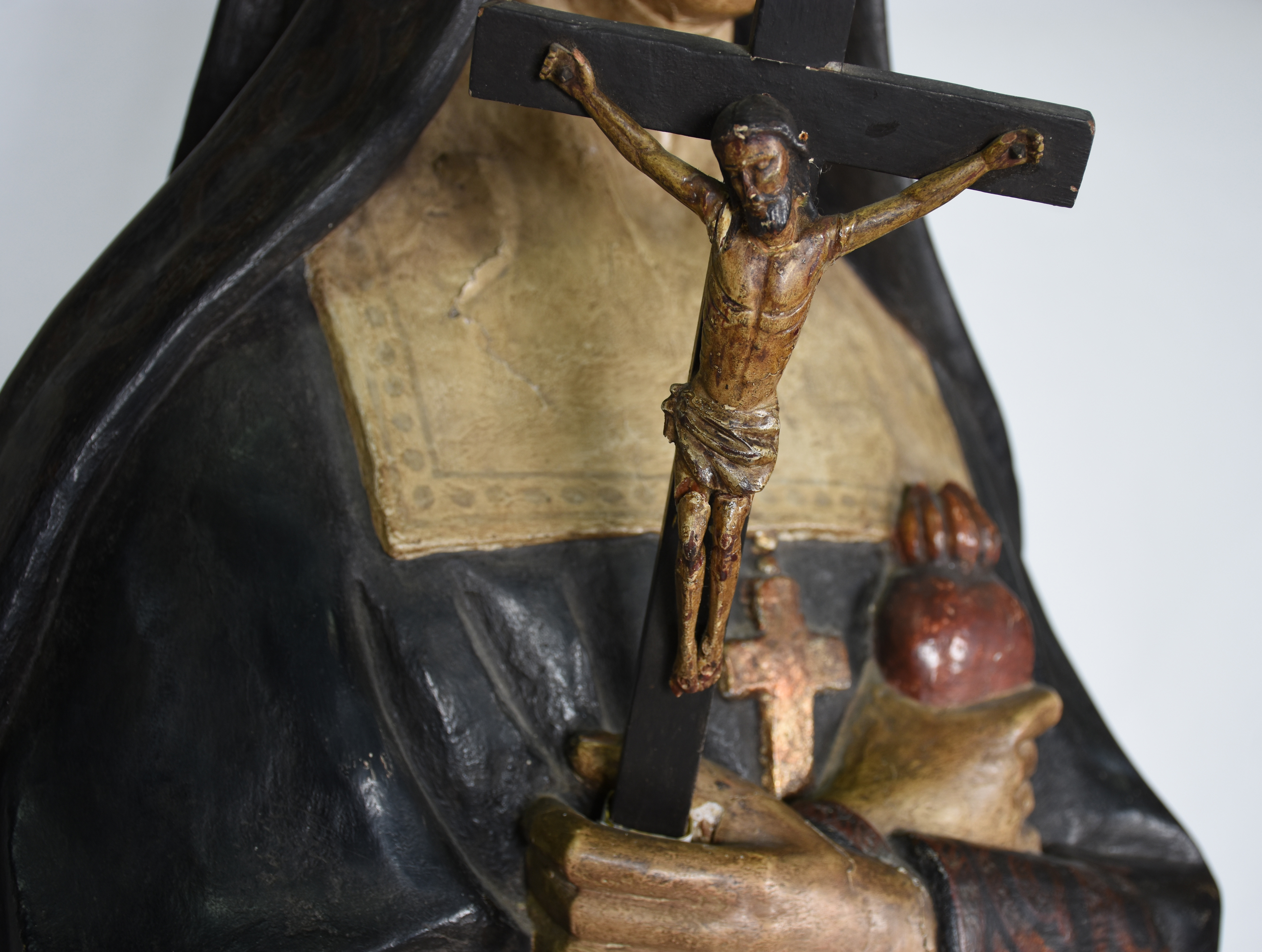 Belíssima Imagem de Santa Rita de madeira policromada, com base... - foto 7 de 8