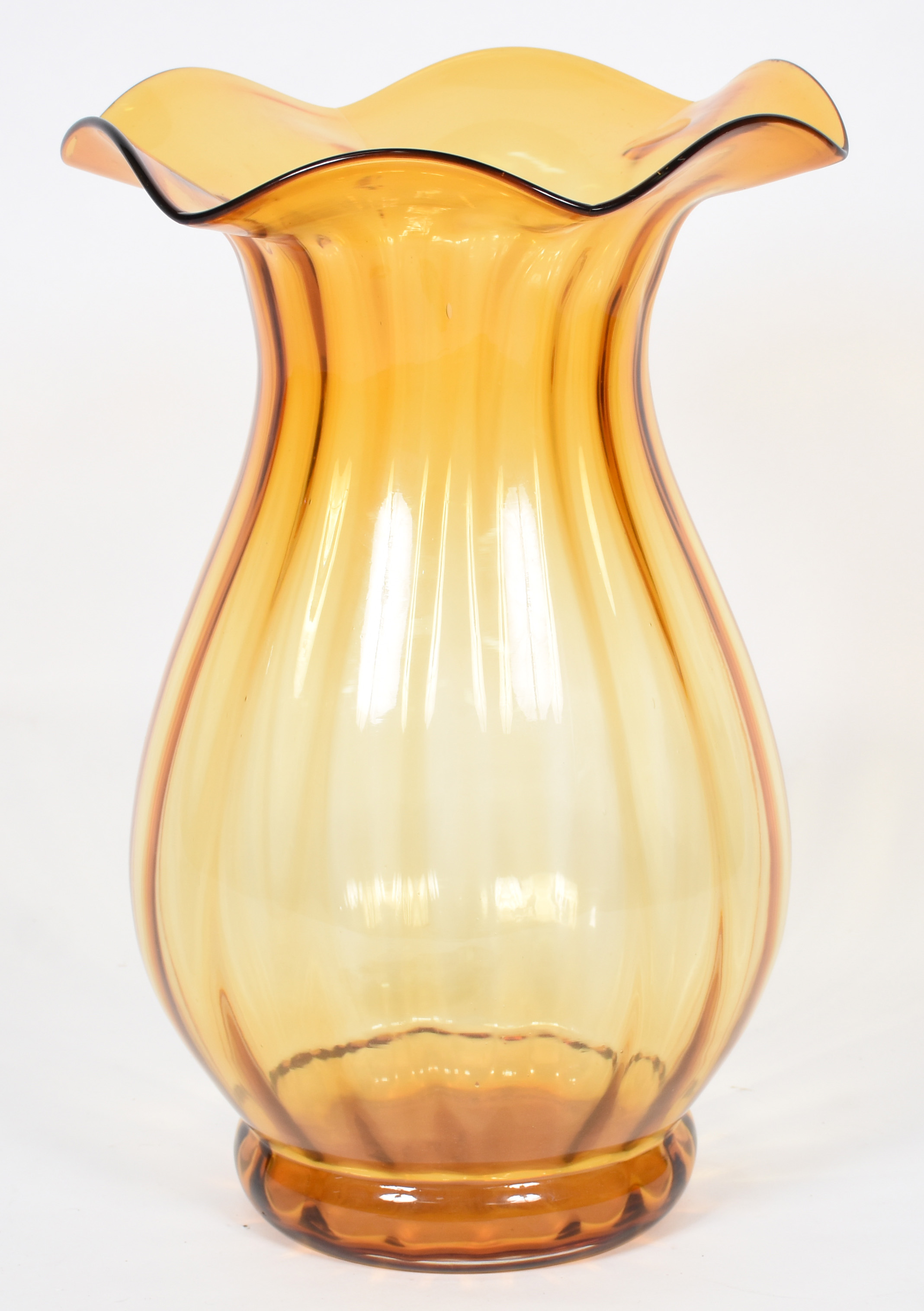 Grande vaso de murano amarelo em gomos, borda feitio babado. - foto 1 de 3