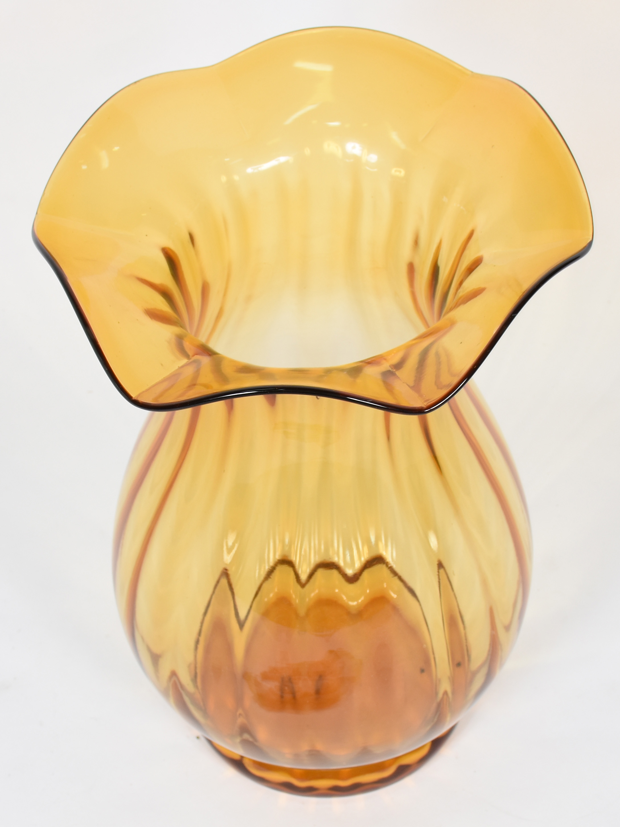 Grande vaso de murano amarelo em gomos, borda feitio babado. - foto 3 de 3