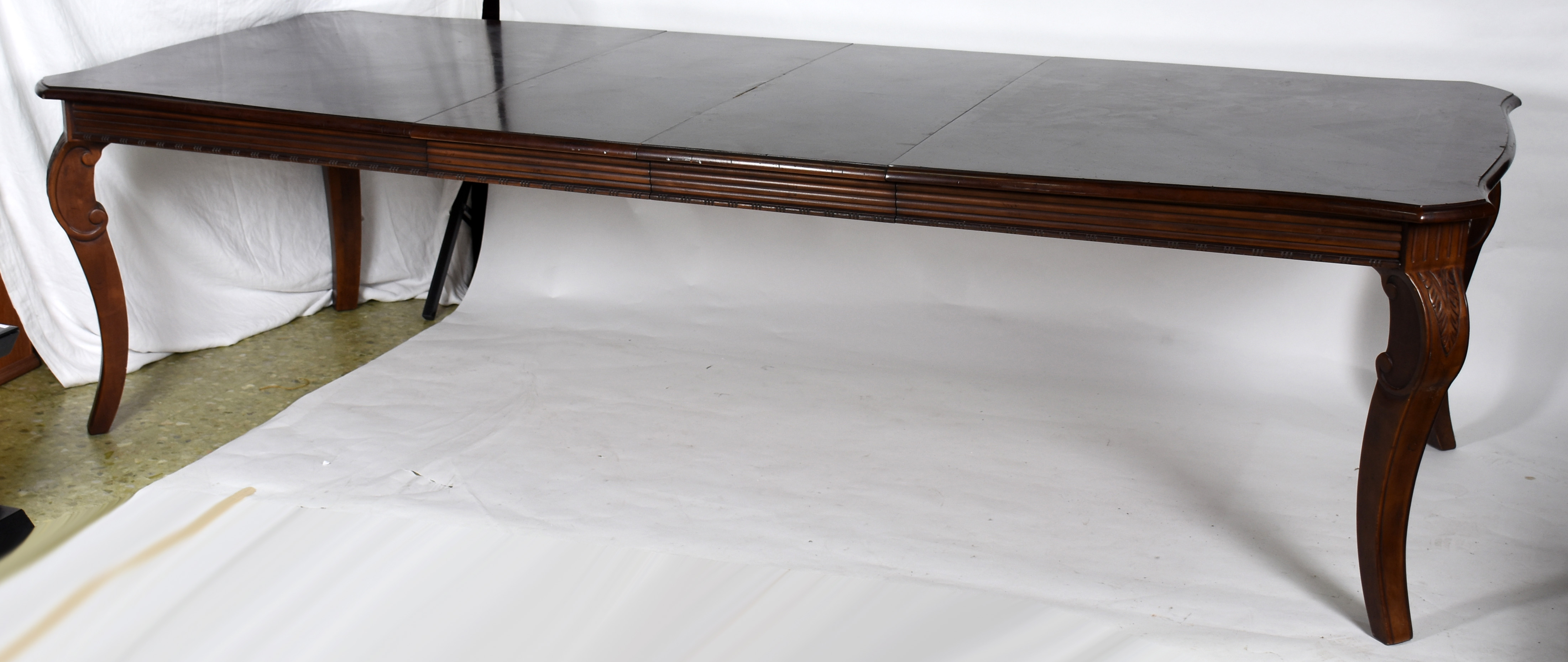 Mesa de jantar americana com 2 tábuas extensoras (med. 46 x 113 cm... - foto 5 de 8