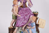 Teresa Linhares,  - Grupo escultório representando mulher com crianças.Esta estatueta foi elaborada com a mais pura porcelana de Limoges - França .
Os escultores  envolvi