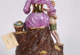 Teresa Linhares,  - Grupo escultório representando mulher com crianças.Esta estatueta foi elaborada com a mais pura porcelana de Limoges - França .
Os escultores  envolvi