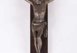 Crucifixo de madeira com figura de Cristo de me... - Crucifixo de madeira com figura de Cristo de metal .
