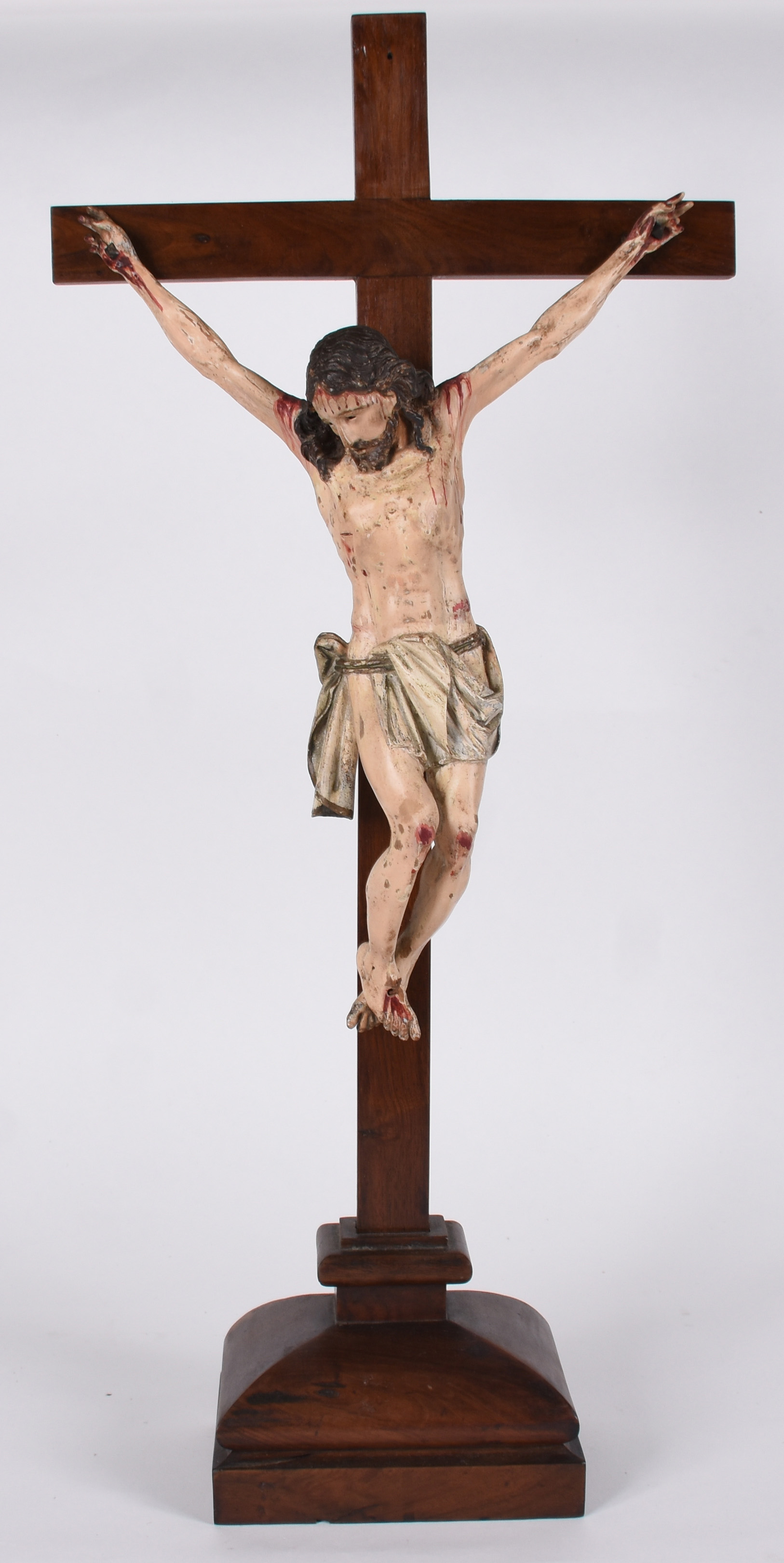 Crucifixo de madeira com figura de Cristo ricamente entalhada e... - foto 1 de 3