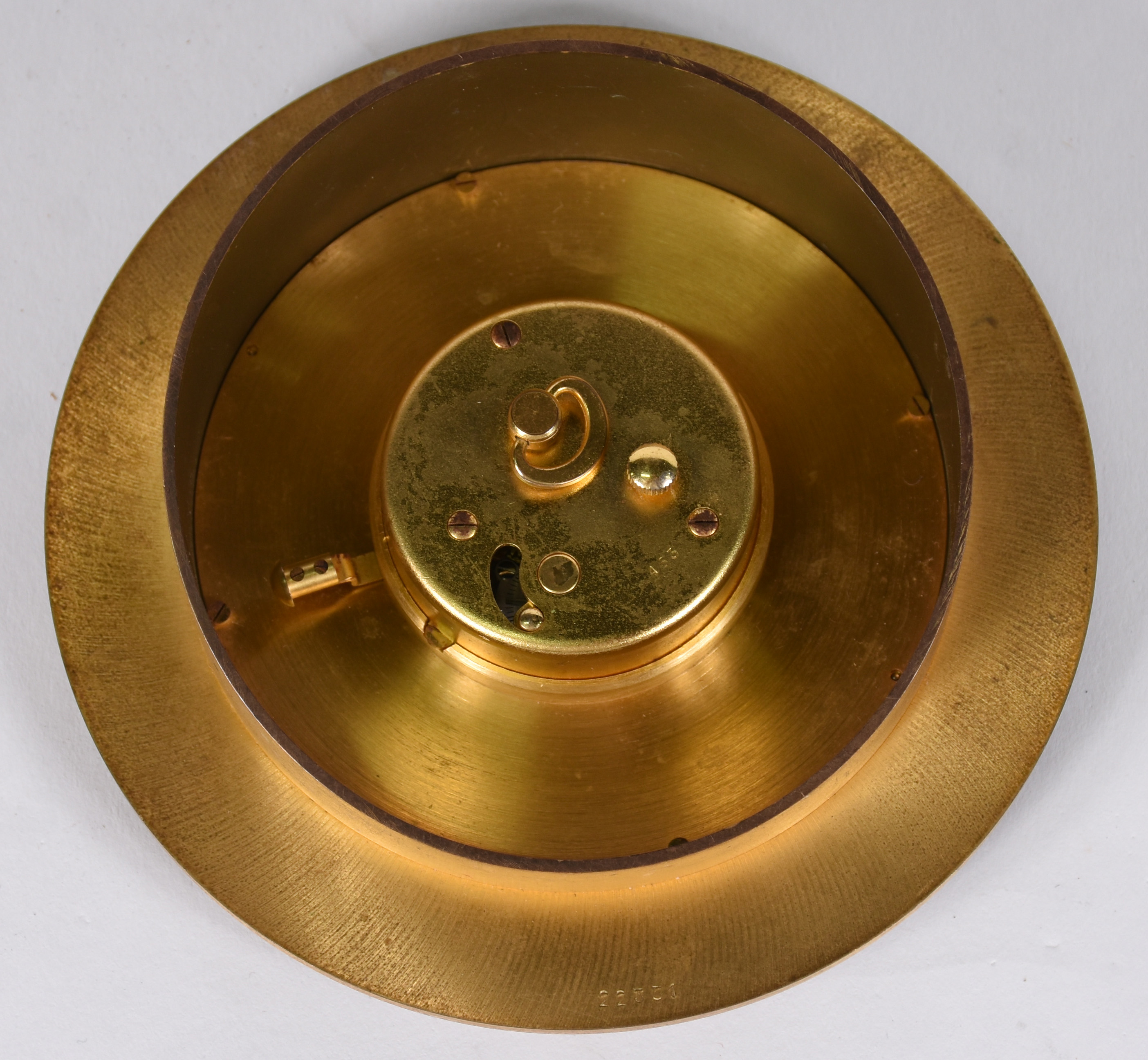 Pequeno relógio Jaeger le Coultre de metal dourado, com calendário. - foto 3 de 3
