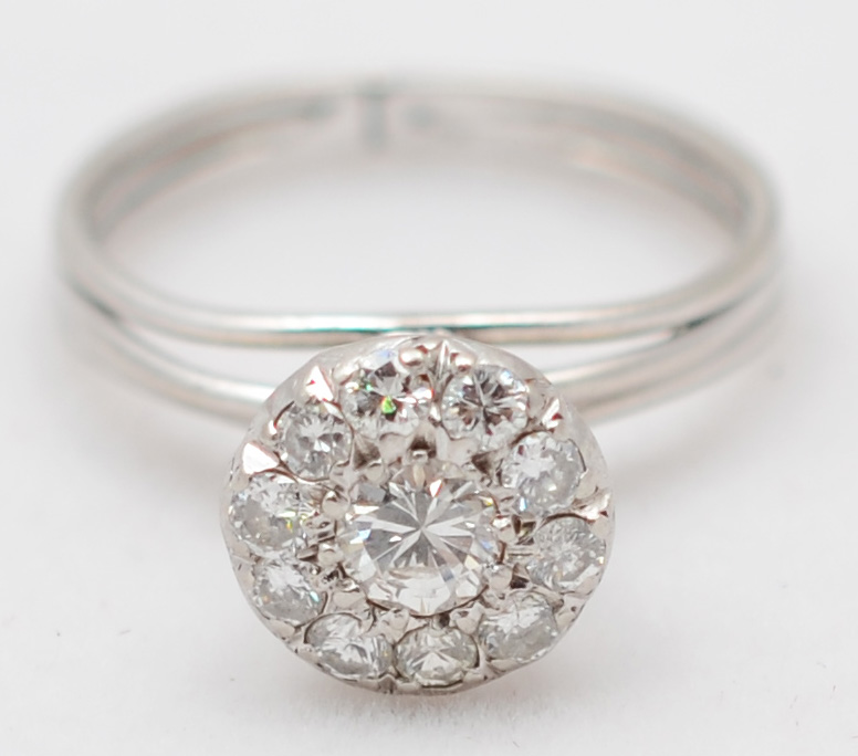 Anel tipo chuveiro de platina com aproximadamente 0.60 ct de... - foto 2 de 2