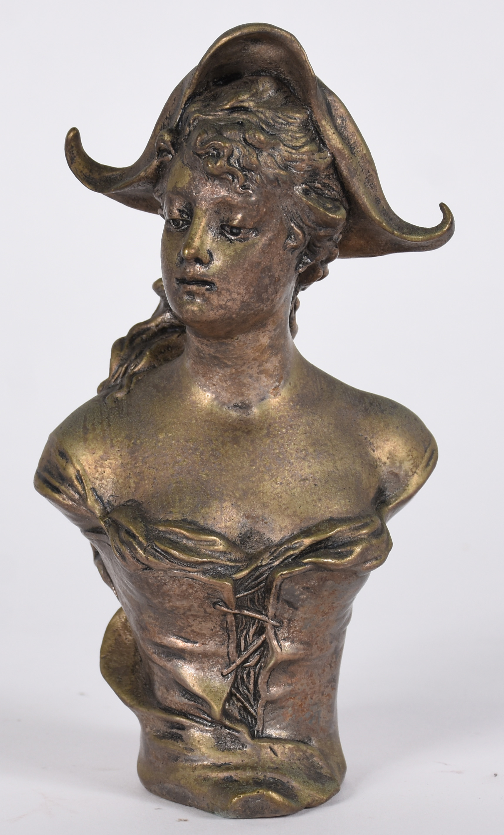 Busto assinado, datado de 1893. - foto 1 de 5