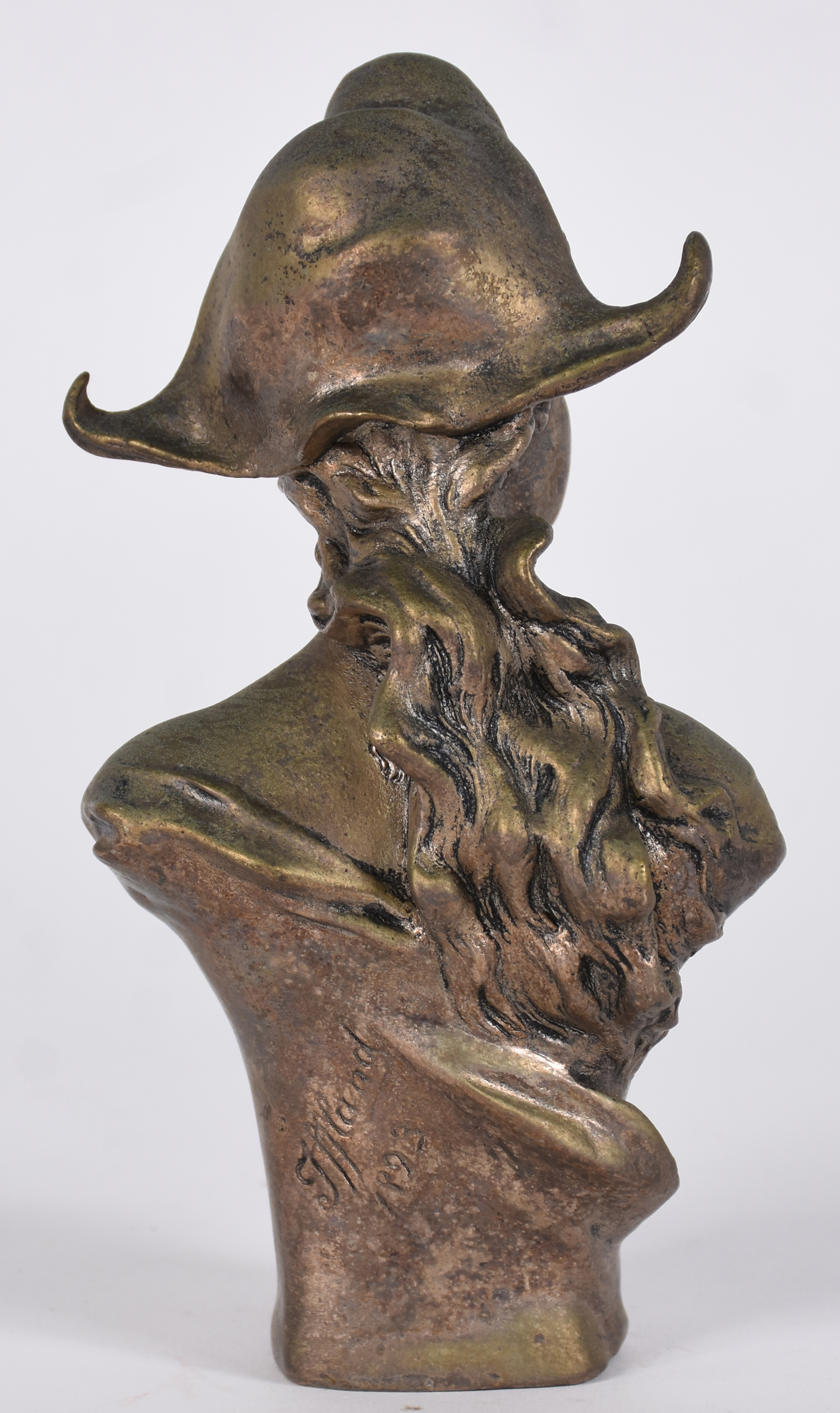 Busto assinado, datado de 1893. - foto 3 de 5