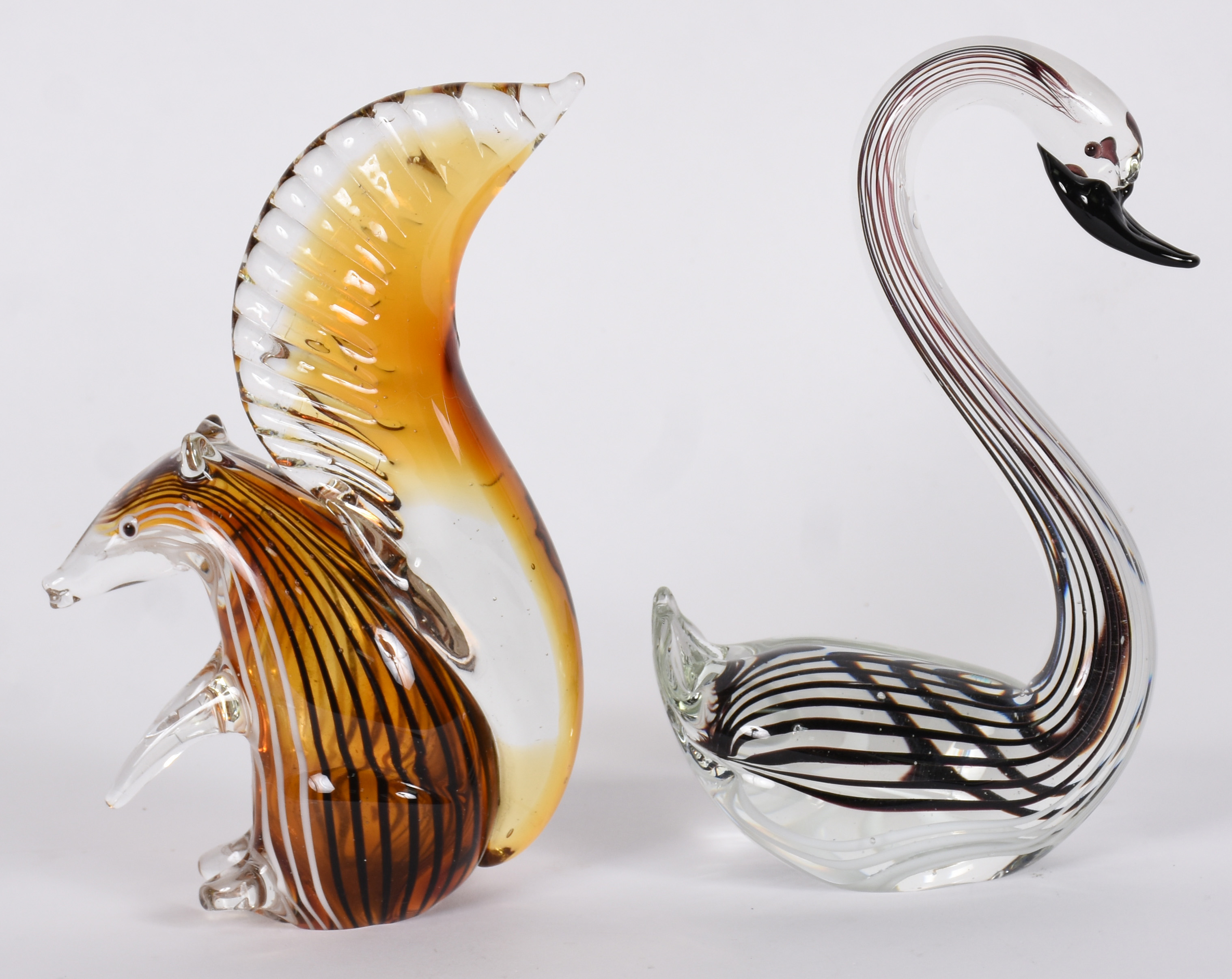 Duas estatuetas de Murano representando . cisne e esquilo. - foto 2 de 4