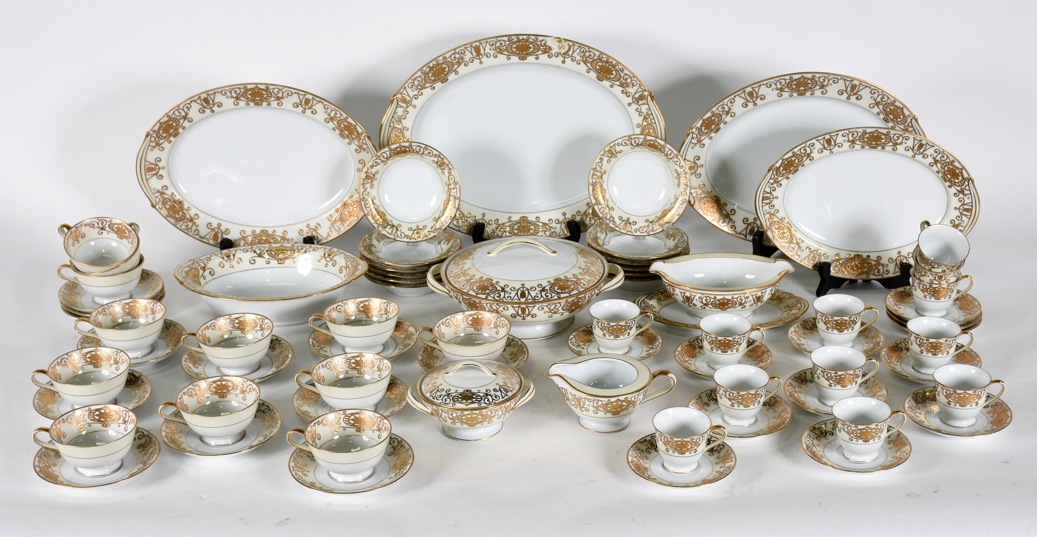 Belíssimo Aparelho de jantar , chá e café de porcelana japonesa... - foto 1 de 9