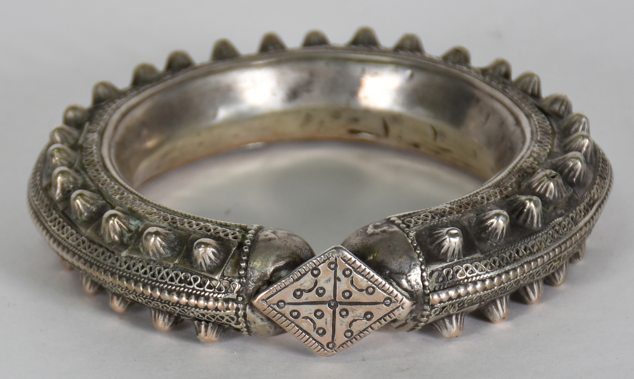 Bracelete Étnico de prata baixa . - foto 1 de 3