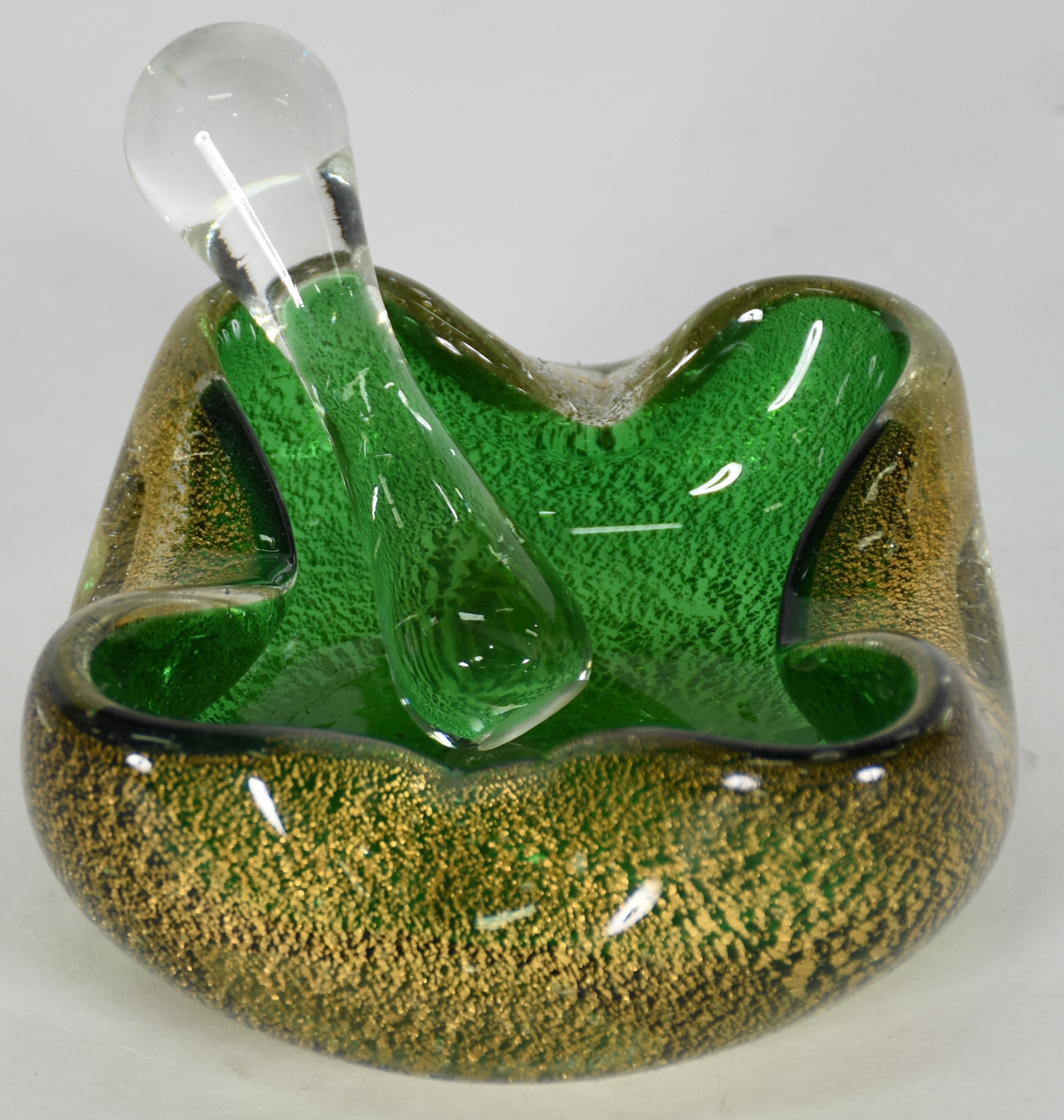 Cinzeiro de Murano italiano verde com pó de ouro e pilão em vidro... - foto 1 de 3