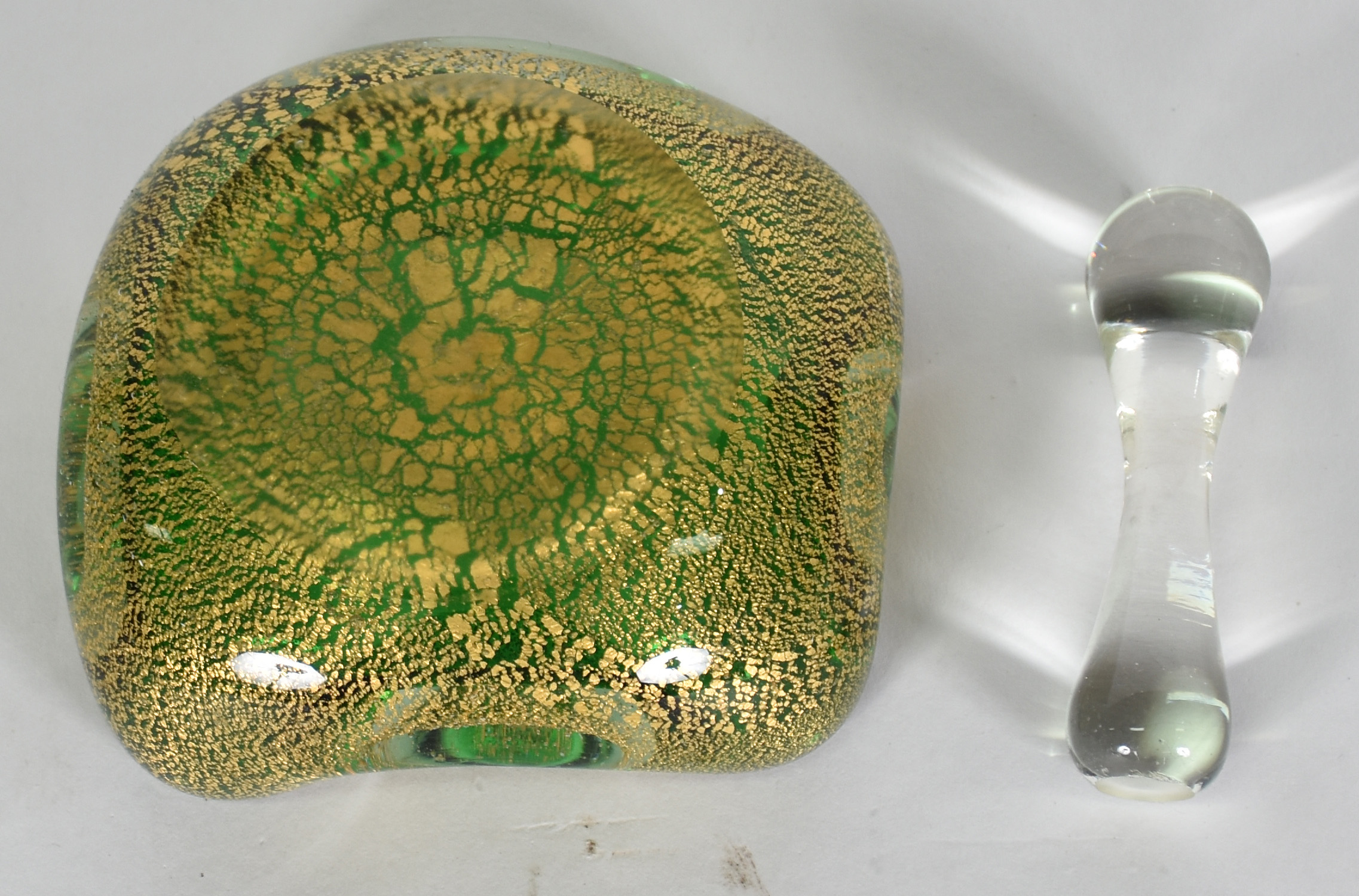 Cinzeiro de Murano italiano verde com pó de ouro e pilão em vidro... - foto 3 de 3