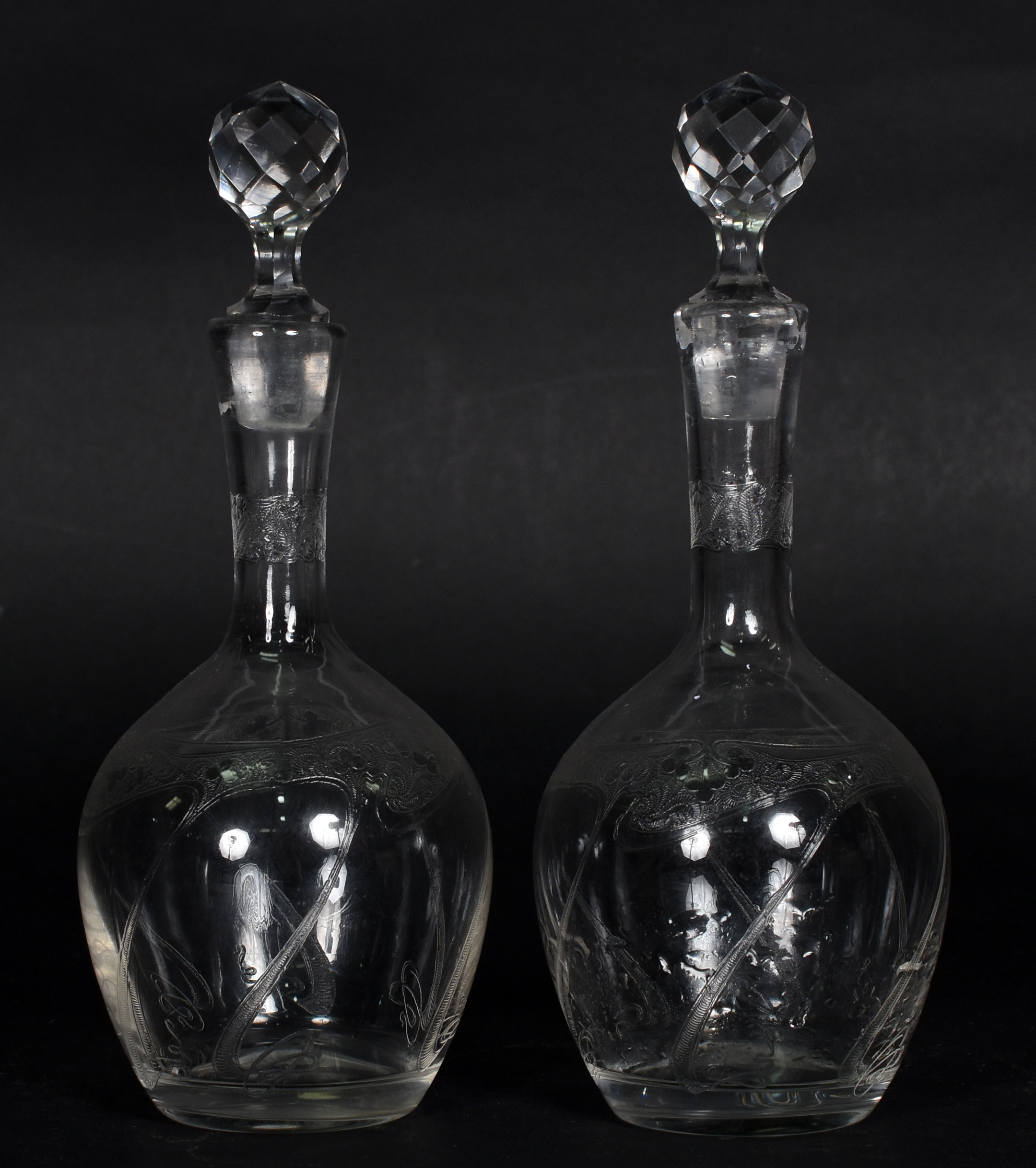 Par de licoreiras de cristal frances Saint Louis lavrado com... - foto 1 de 3