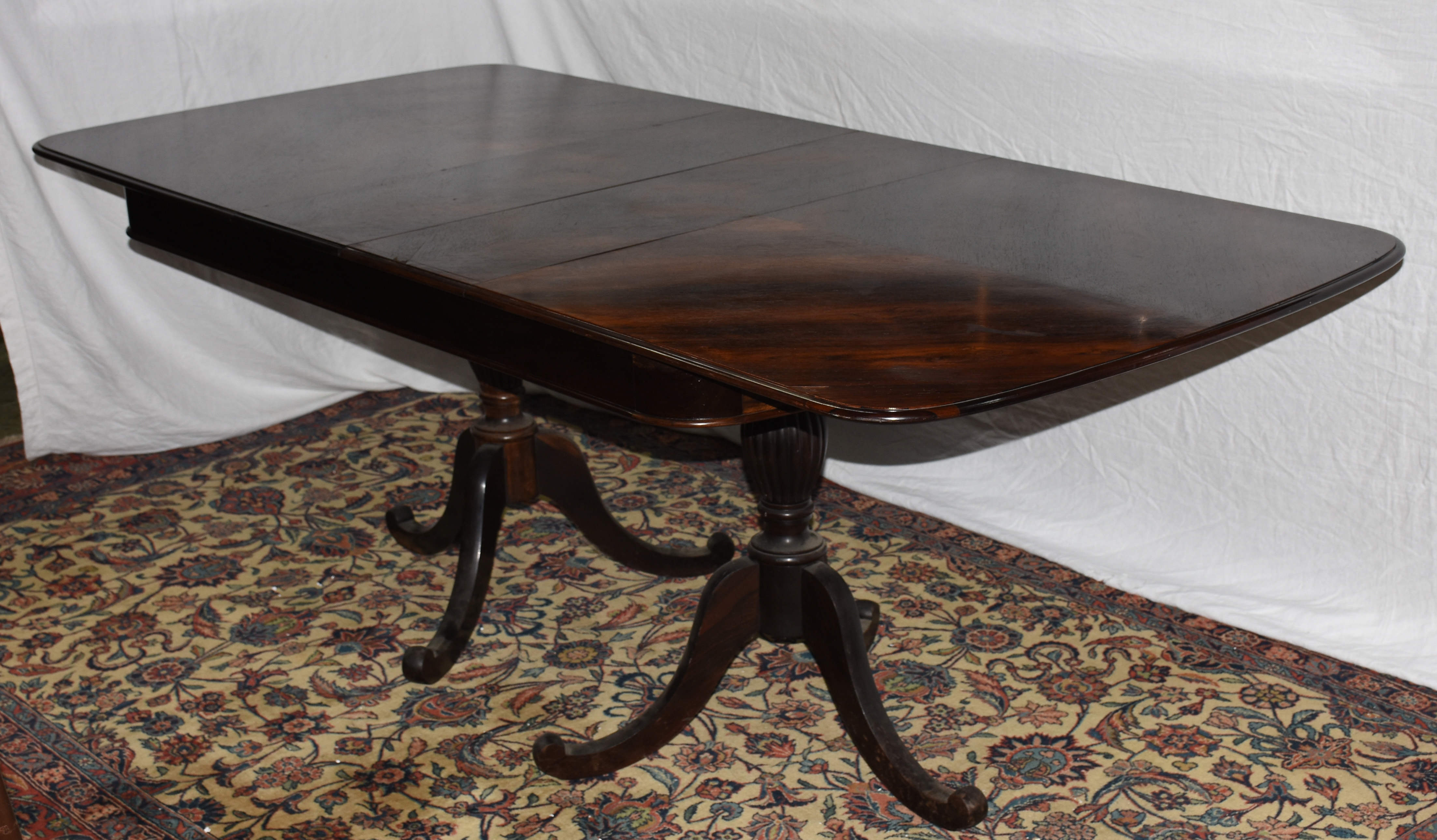 Mesa de jantar de madeira nobre, duas tabuas extensoras de 28 cm... - foto 2 de 3