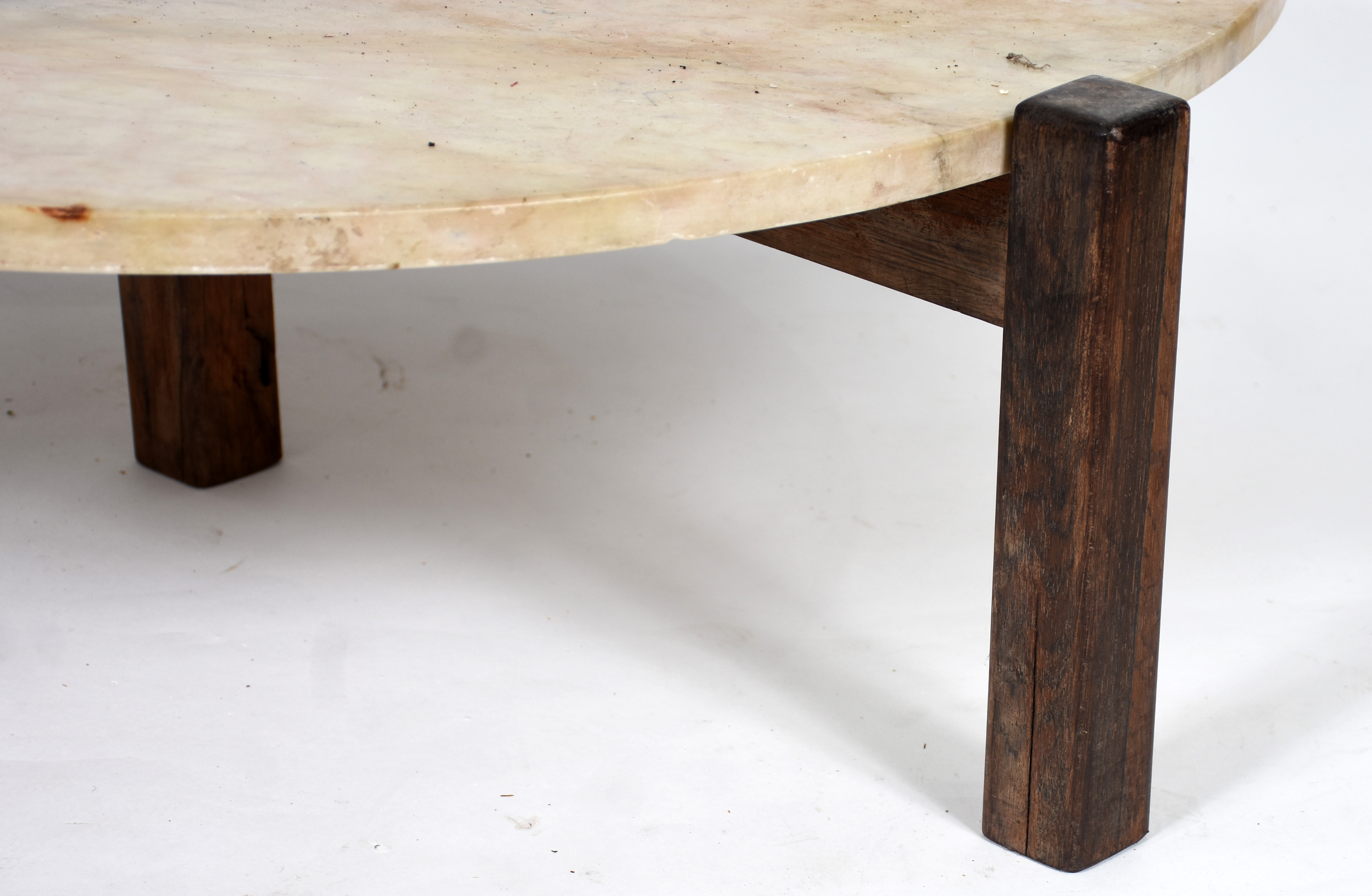 Mesa de centro redonda, base de jacarandá em "X", tampo de mármore (... - foto 4 de 6
