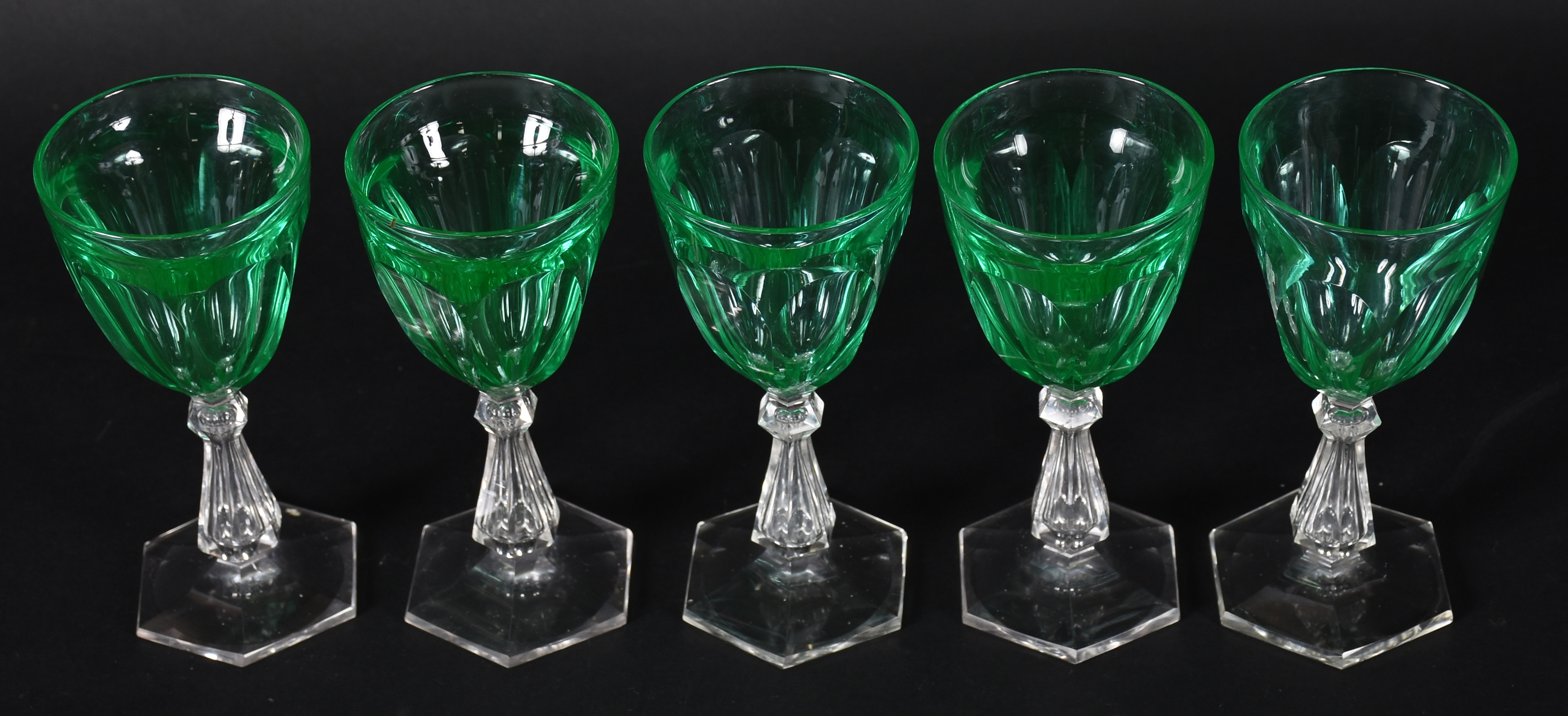 Cinco cálices para vinho branco de cristal verde facetado, bases... - foto 2 de 3