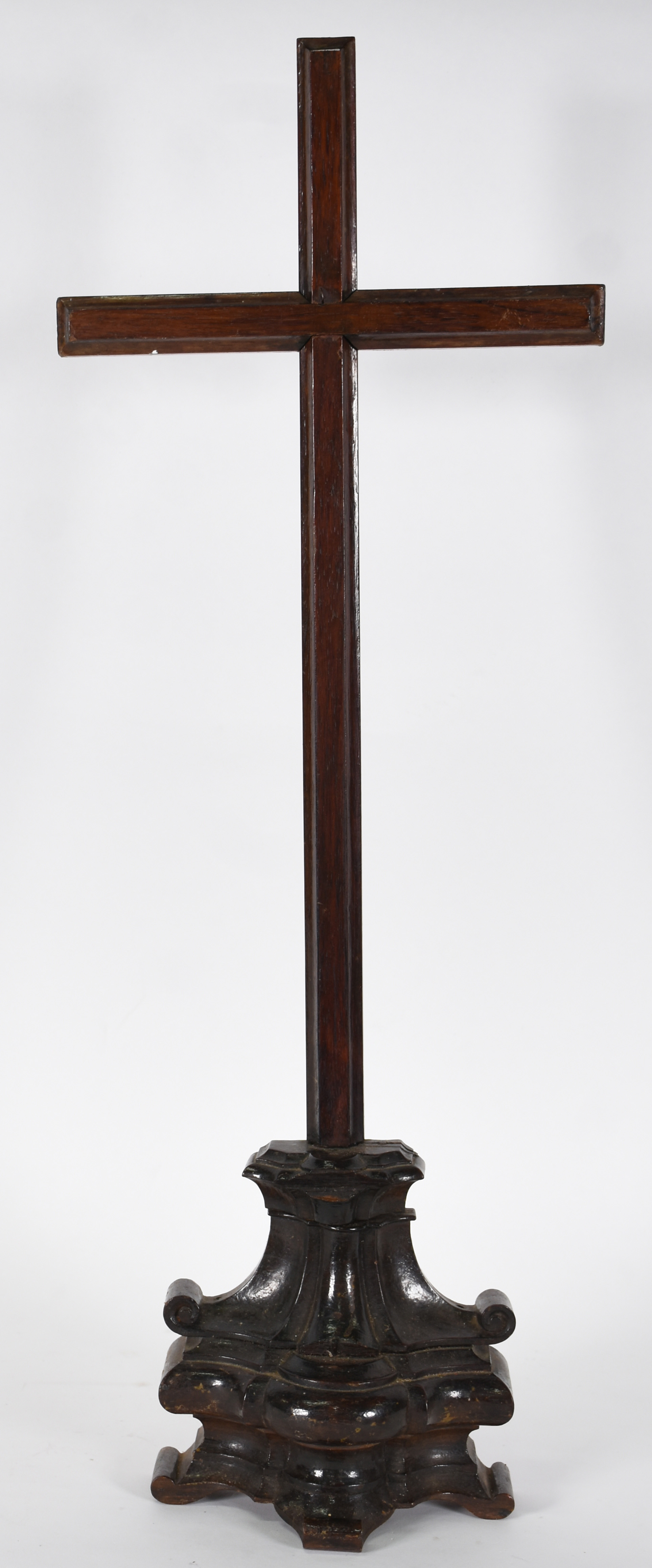 Cruz de madeira .Cristo da ressurreição. Séc.XIX - foto 1 de 4