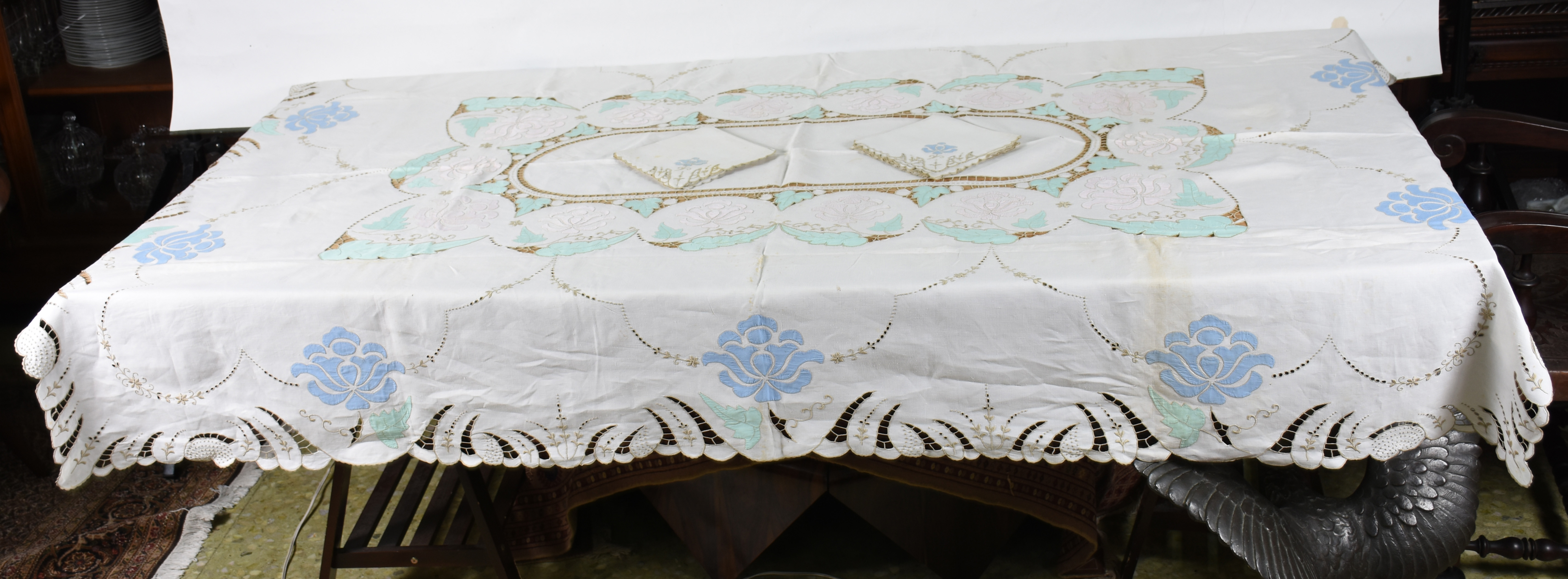 Toalha de mesa de linho portugues bordado da Ilha da Madeira... - foto 2 de 3