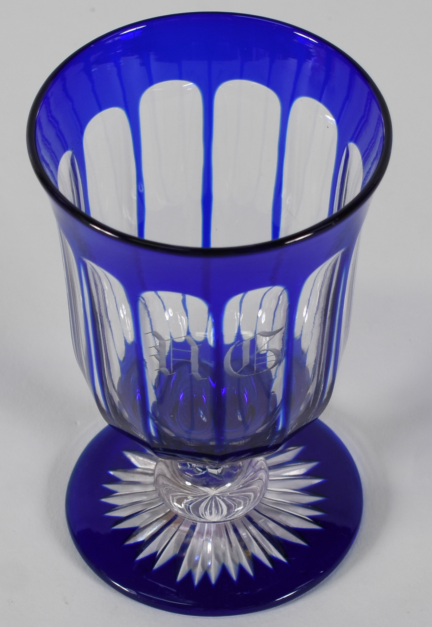BACCARAT - copo de cristal frances doublé azul lapidado, como... - foto 2 de 4