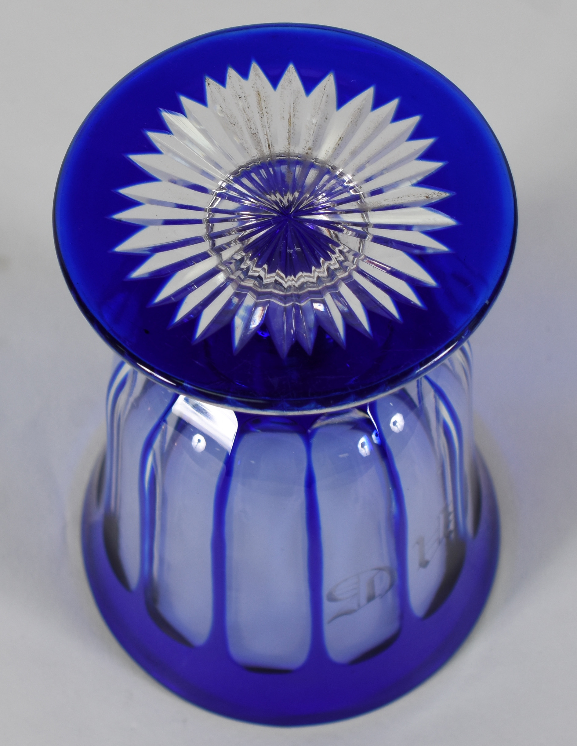 BACCARAT - copo de cristal frances doublé azul lapidado, como... - foto 4 de 4