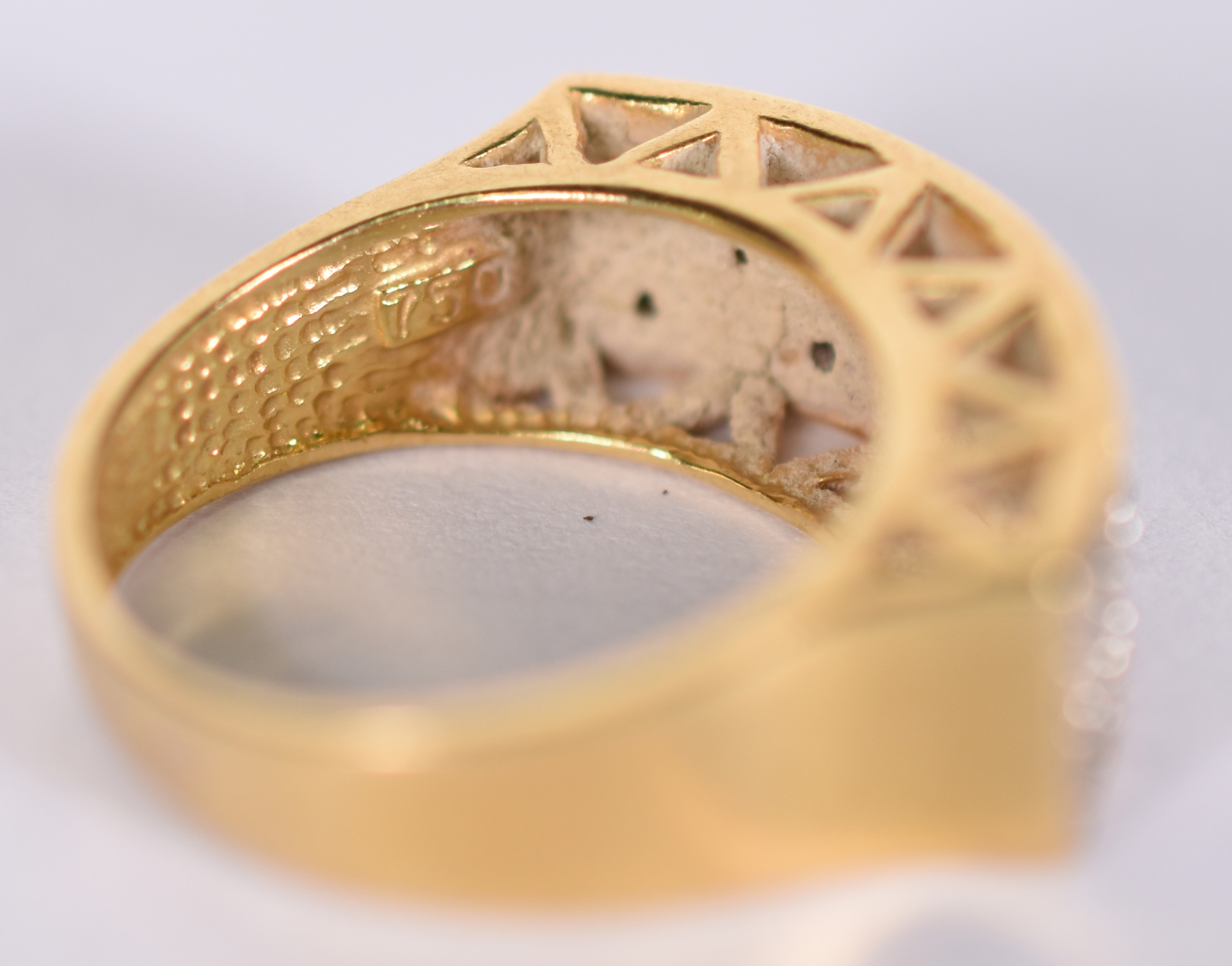 Anel de ouro 18k e brilhante.Aro 10 (por questão de segurança a peça... - foto 4 de 4