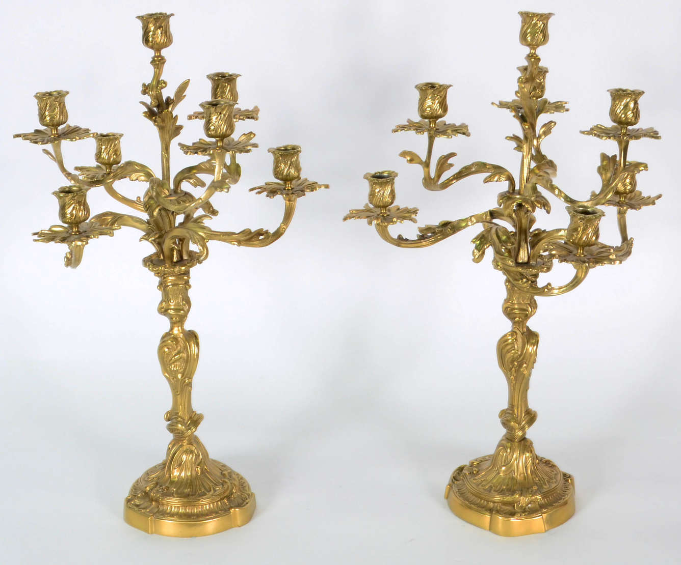 Par de Candelabros ART NOVEAU – Peças para 6 velas cada – Metal... - foto 1 de 3
