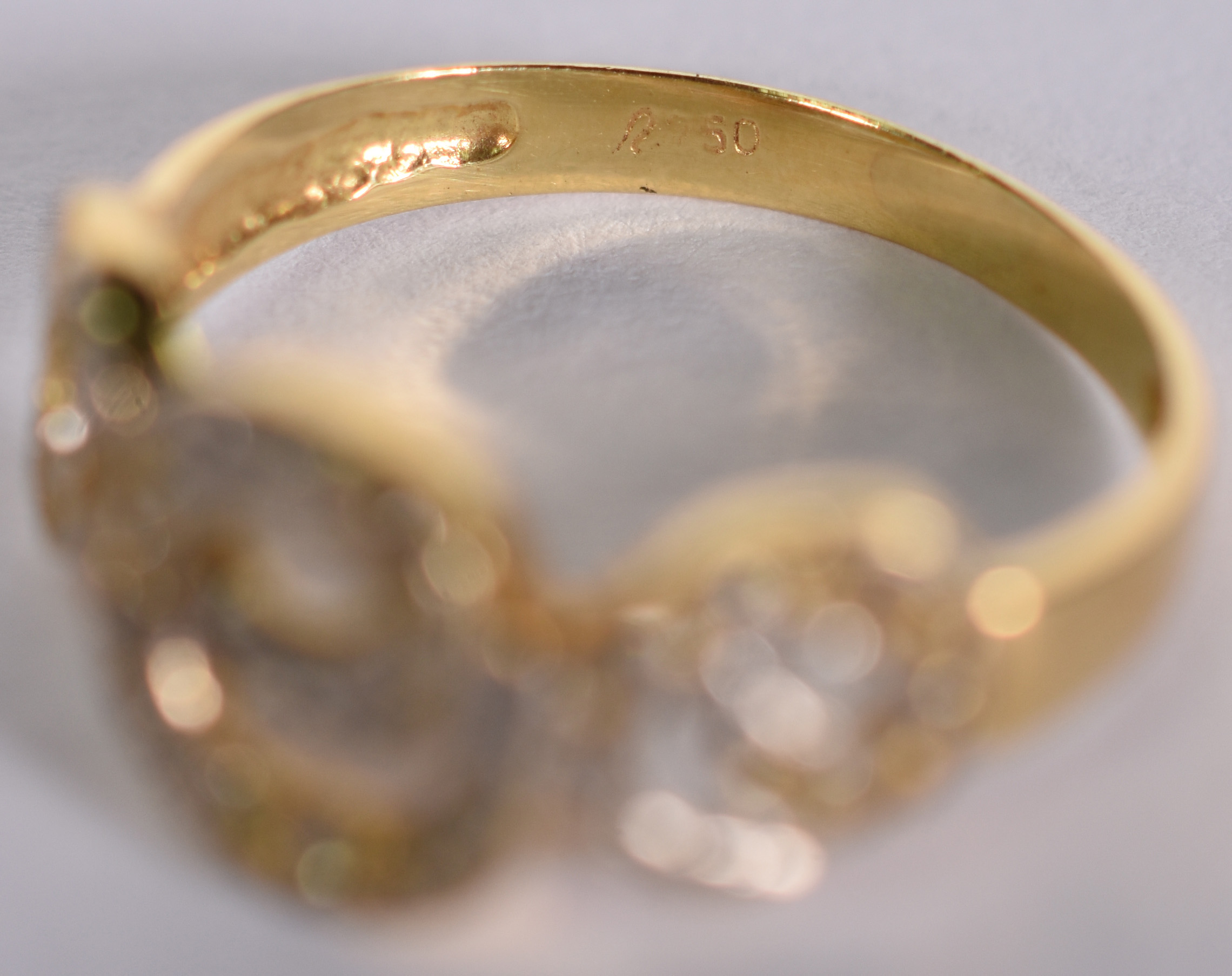 Anel de ouro 18k e brilhante .Aro 16 (por questão de segurança a peça... - foto 3 de 4
