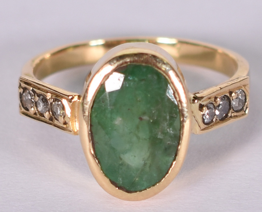Anel de ouro 18k com brilhante e esmeralda. aro 17 (por questão de... - foto 1 de 3