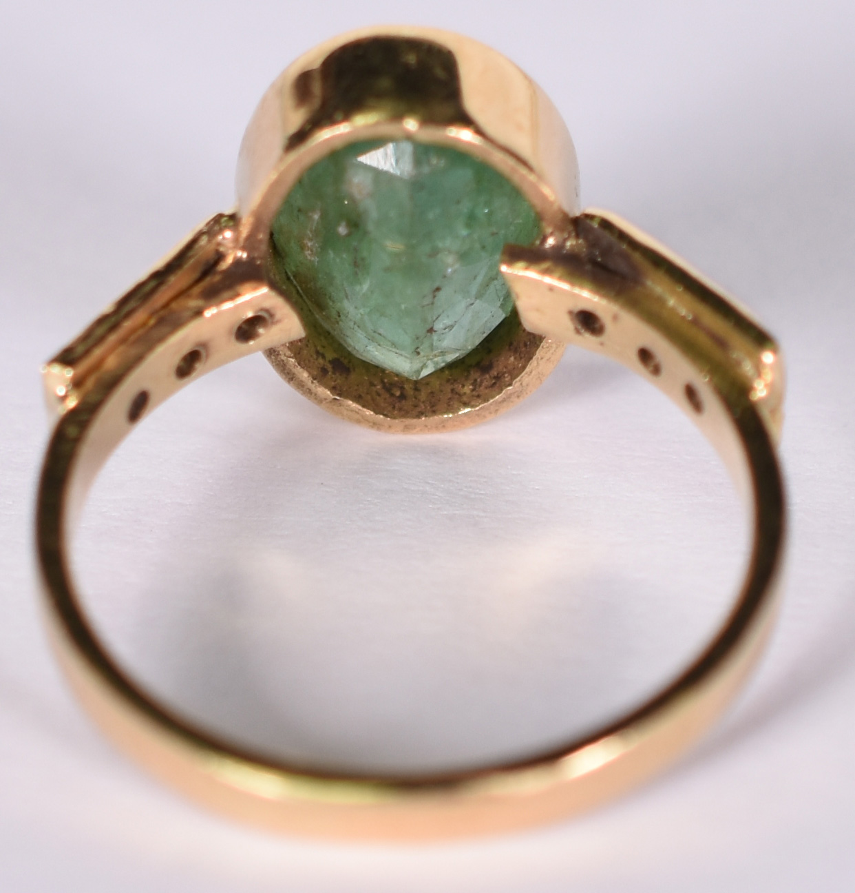 Anel de ouro 18k com brilhante e esmeralda. aro 17 (por questão de... - foto 3 de 3