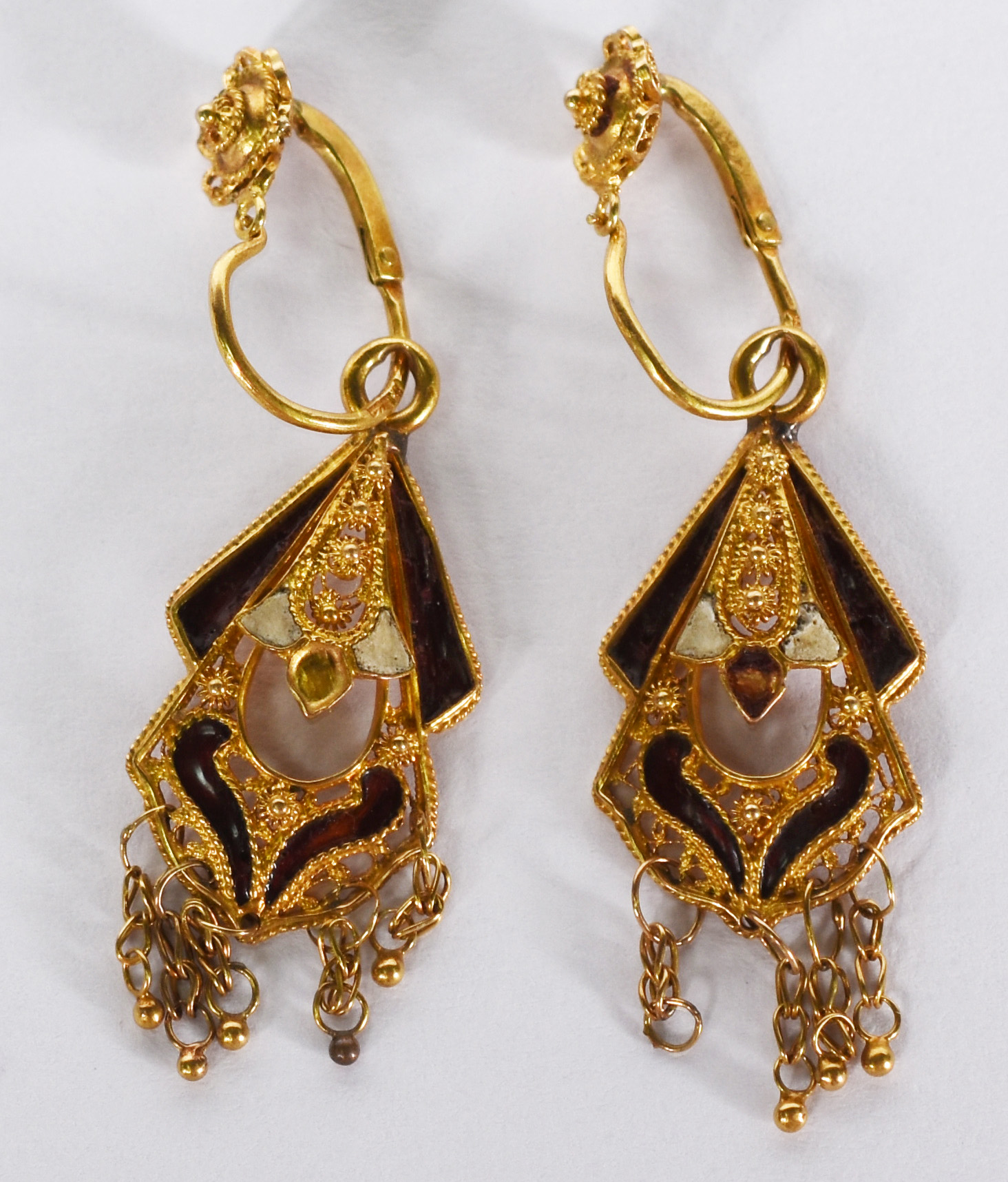 Par de brincos antigos de ouro 18k e esmalte (por questão de... - foto 2 de 5