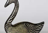 Abraham Palatnik (1928-2020),  - Escultura em resina de poliéster representando cisne preto .
