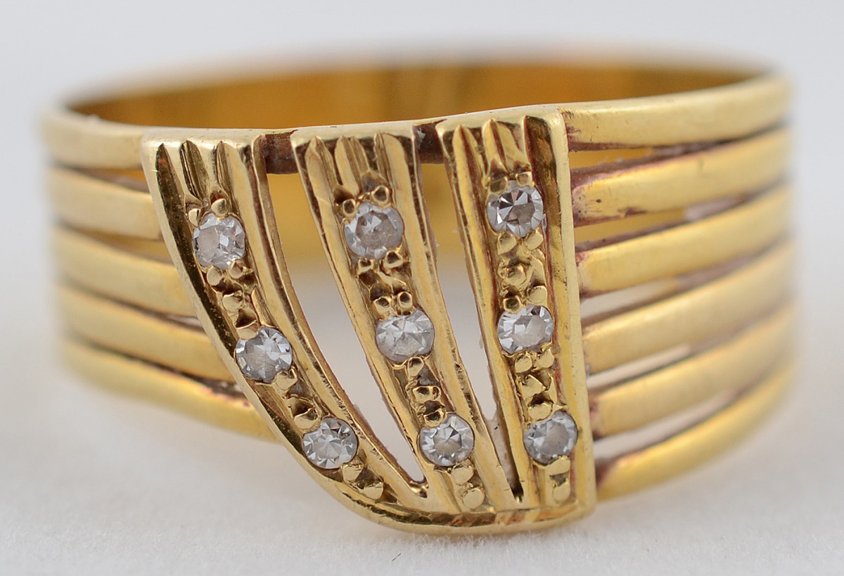 Anel de ouro amarelo 18 k com nove brilhantes. Peso total 4,0 g - Aro... - foto 1 de 2
