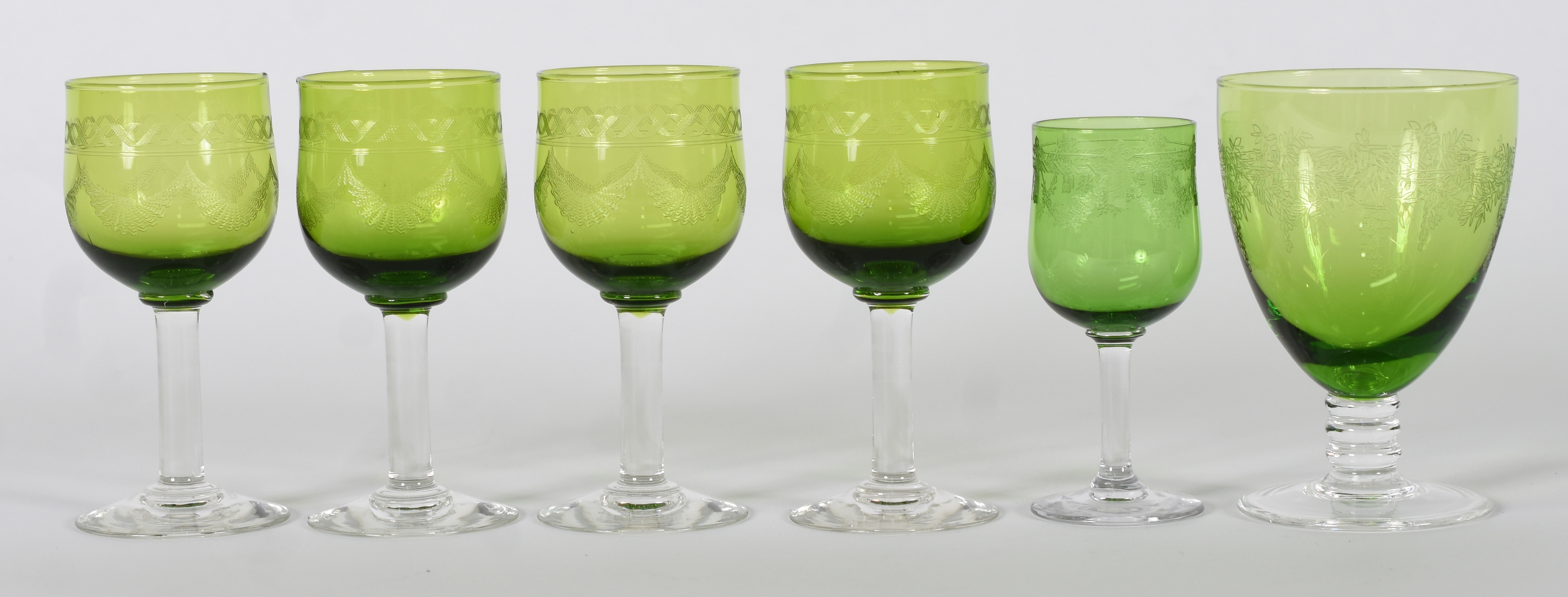 Seis taças Saint Louis verde com guirlandas , 4 para vinho do Porto... - foto 1 de 3