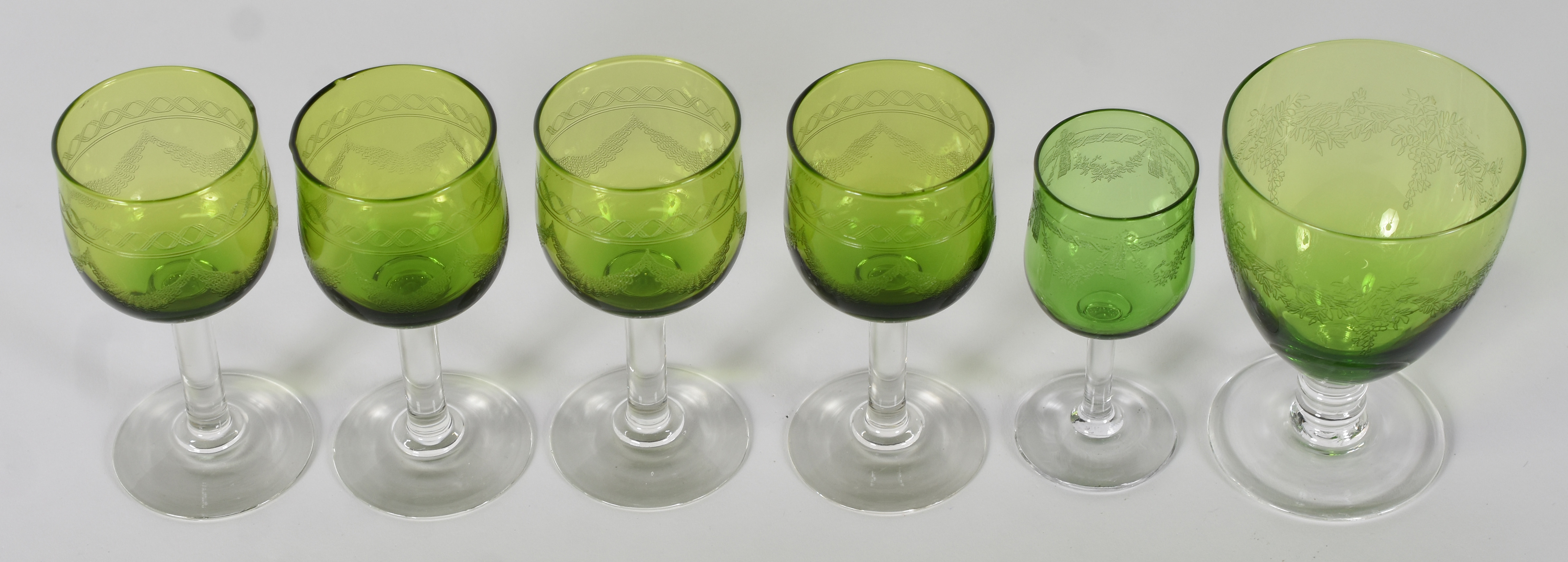 Seis taças Saint Louis verde com guirlandas , 4 para vinho do Porto... - foto 2 de 3