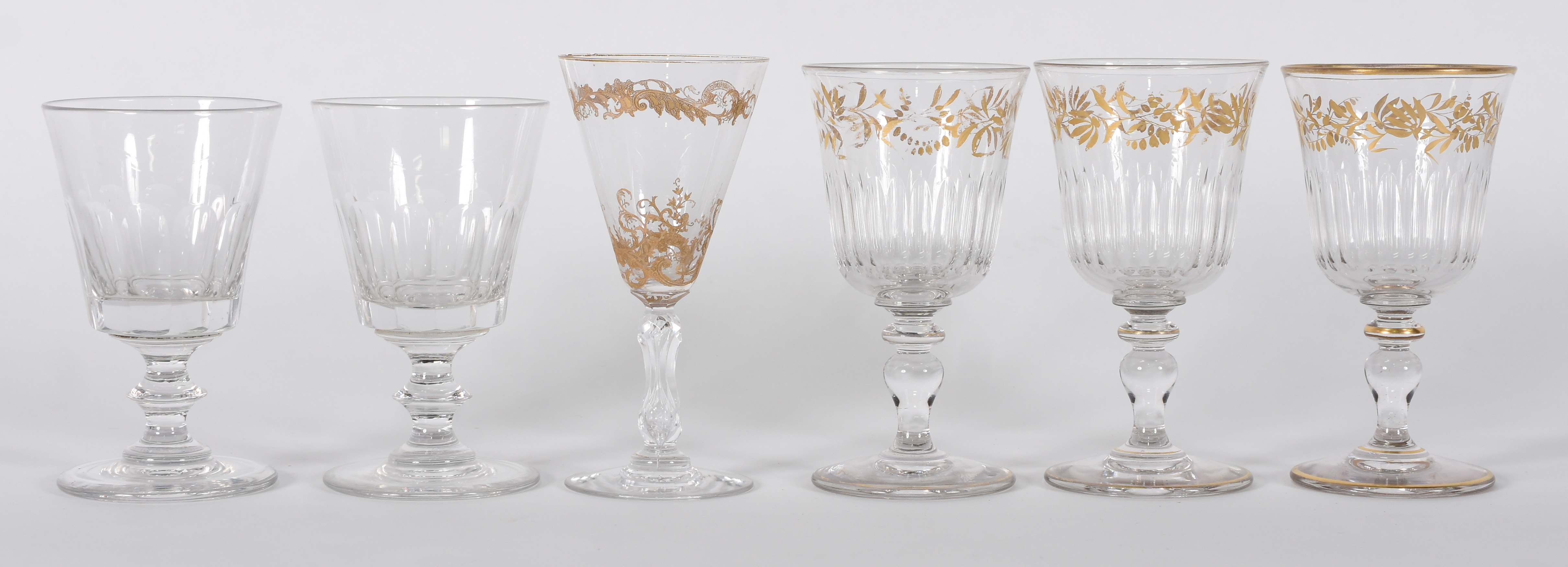 Seis taças de cristal 4 com guirlandas douradas. - foto 1 de 3