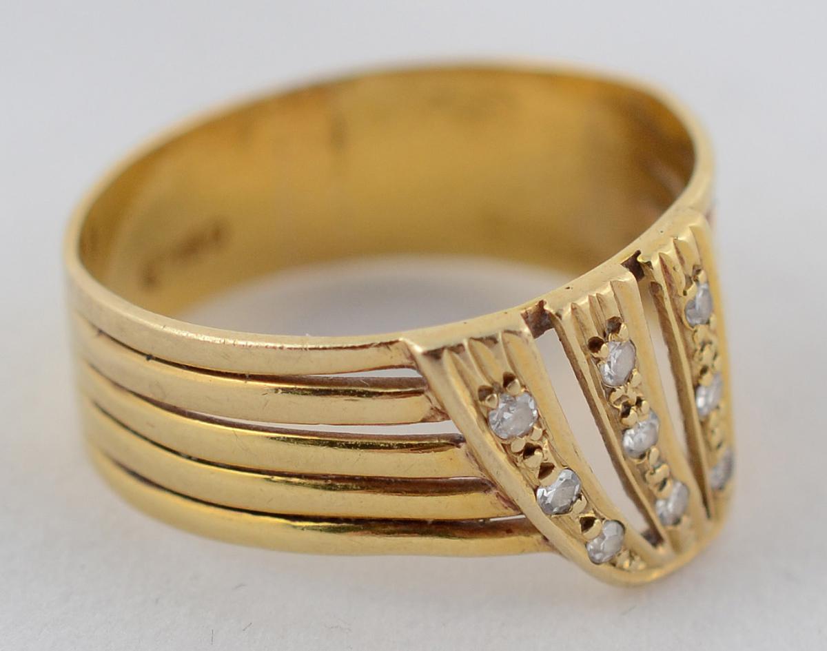 Anel de ouro amarelo 18 k com nove brilhantes. Peso total 4,0 g - Aro... - foto 2 de 2