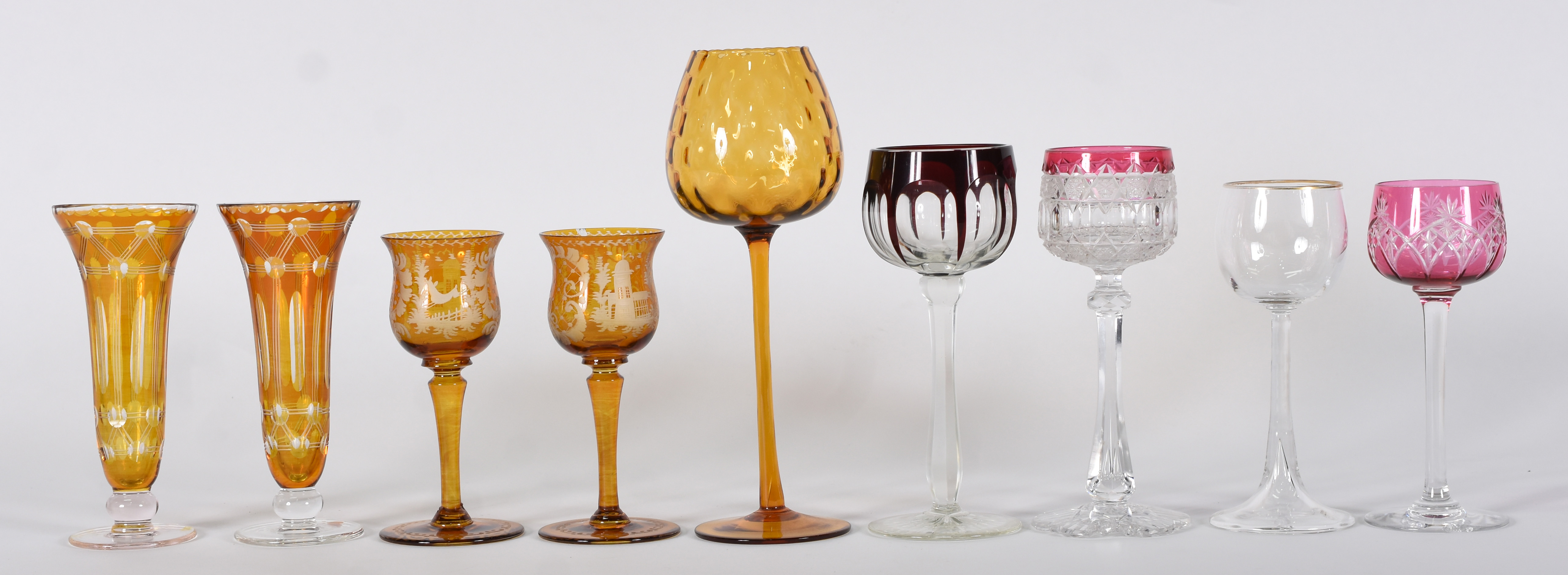 Nove taças de cristal lapidadas , vários modelos .( 2 bicados ) - foto 1 de 5