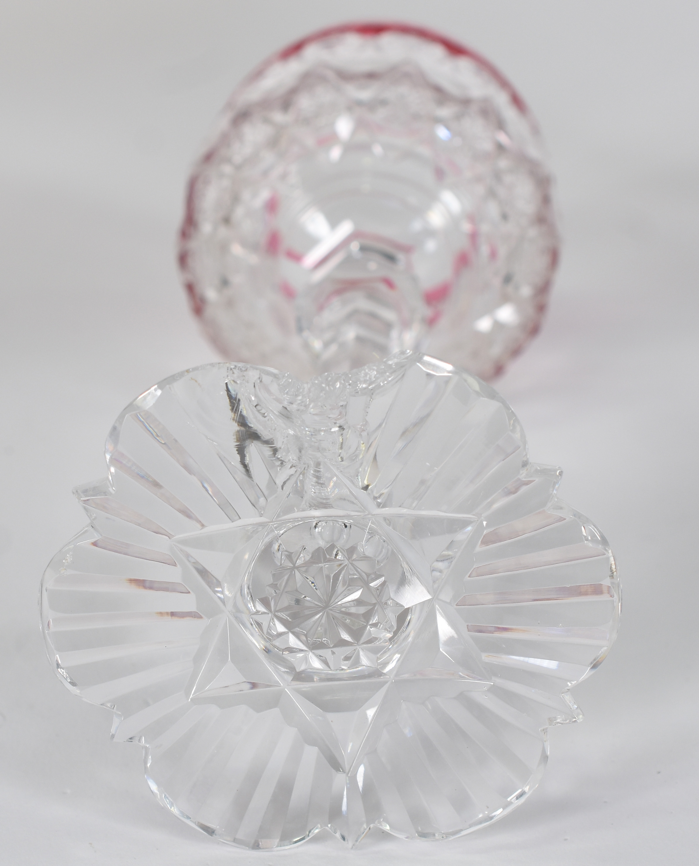 Nove taças de cristal lapidadas , vários modelos .( 2 bicados ) - foto 4 de 5