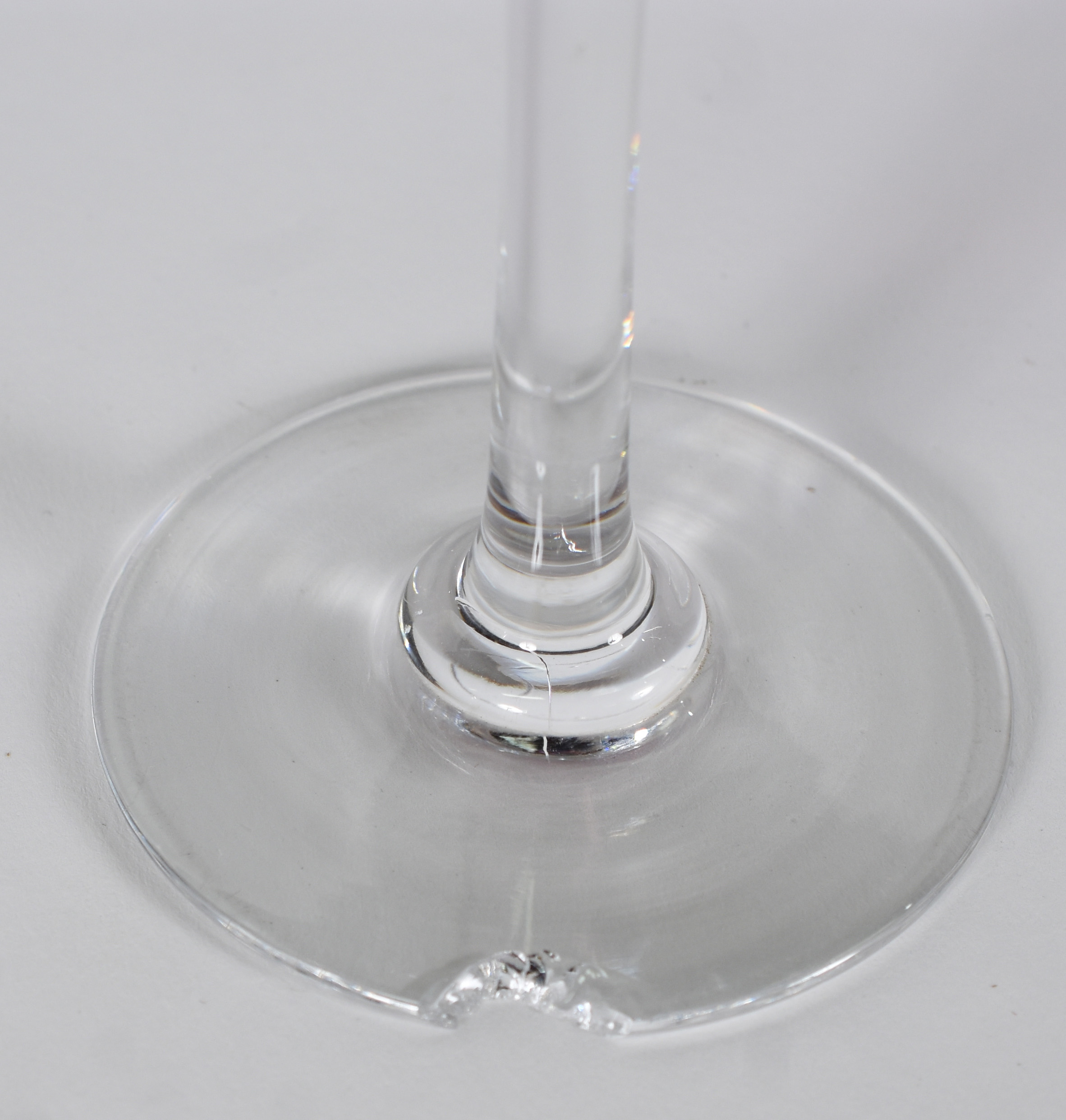Nove taças de cristal lapidadas , vários modelos .( 2 bicados ) - foto 5 de 5