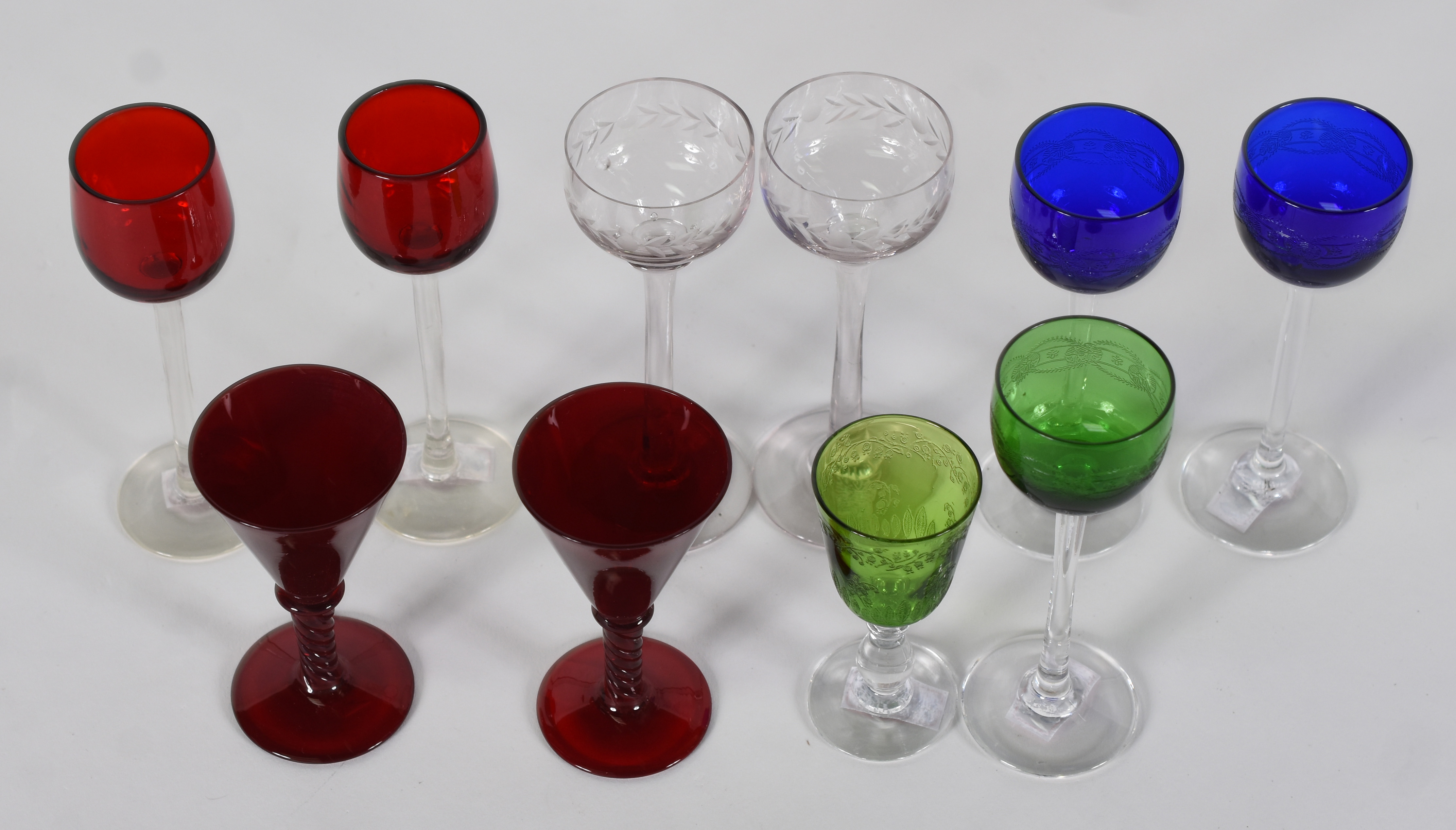 Dez taças de cristal coloridas de diversos modelos . - foto 2 de 2