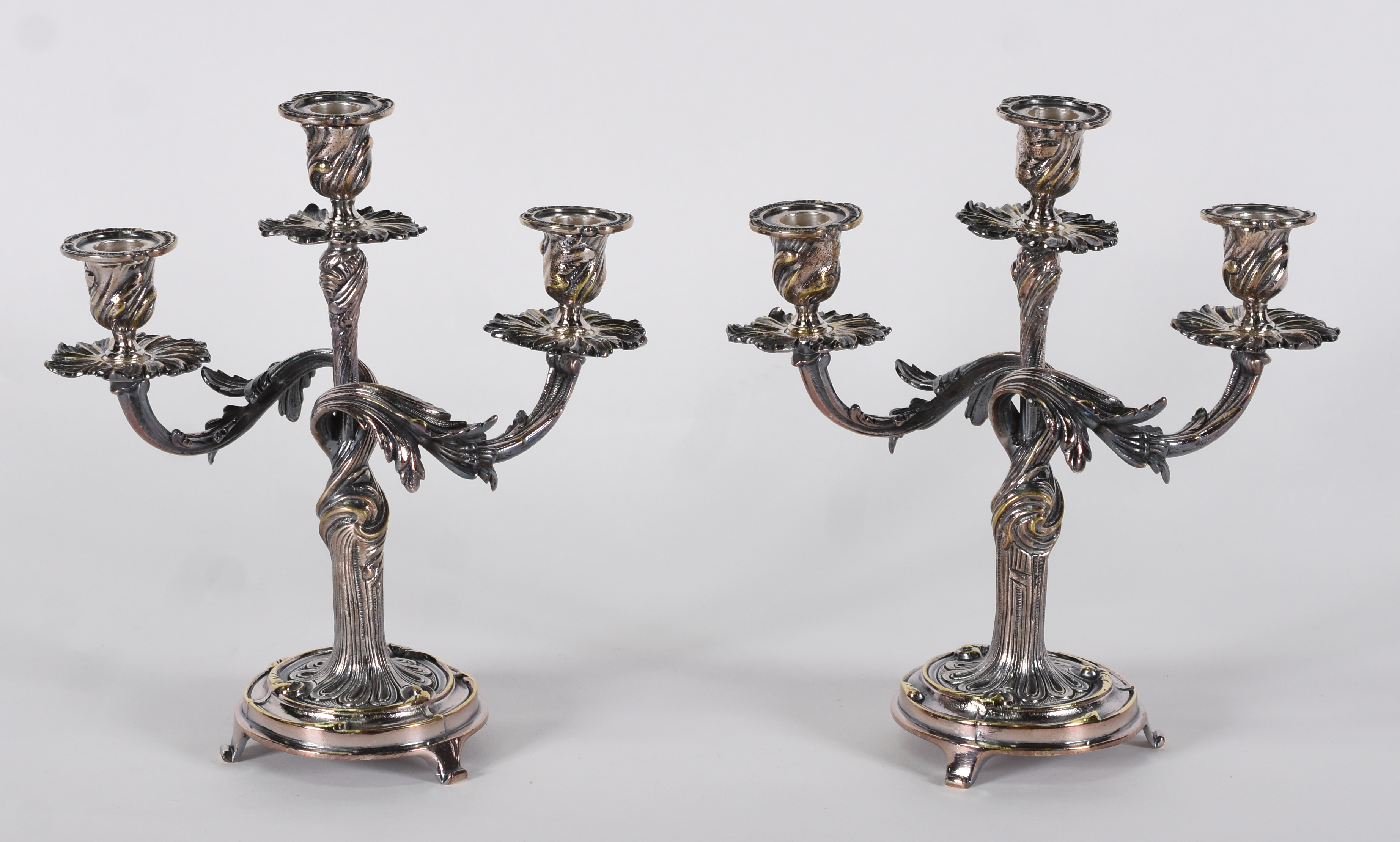 Par de candelabros de metal prateado FRACALANZA para 3 velas cada. - foto 1 de 4