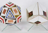 Dois cubos decorativos  com bases em acrílico . - Dois cubos decorativos  com bases em acrílico .
