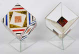 Dois cubos decorativos  com bases em acrílico . - Dois cubos decorativos  com bases em acrílico .