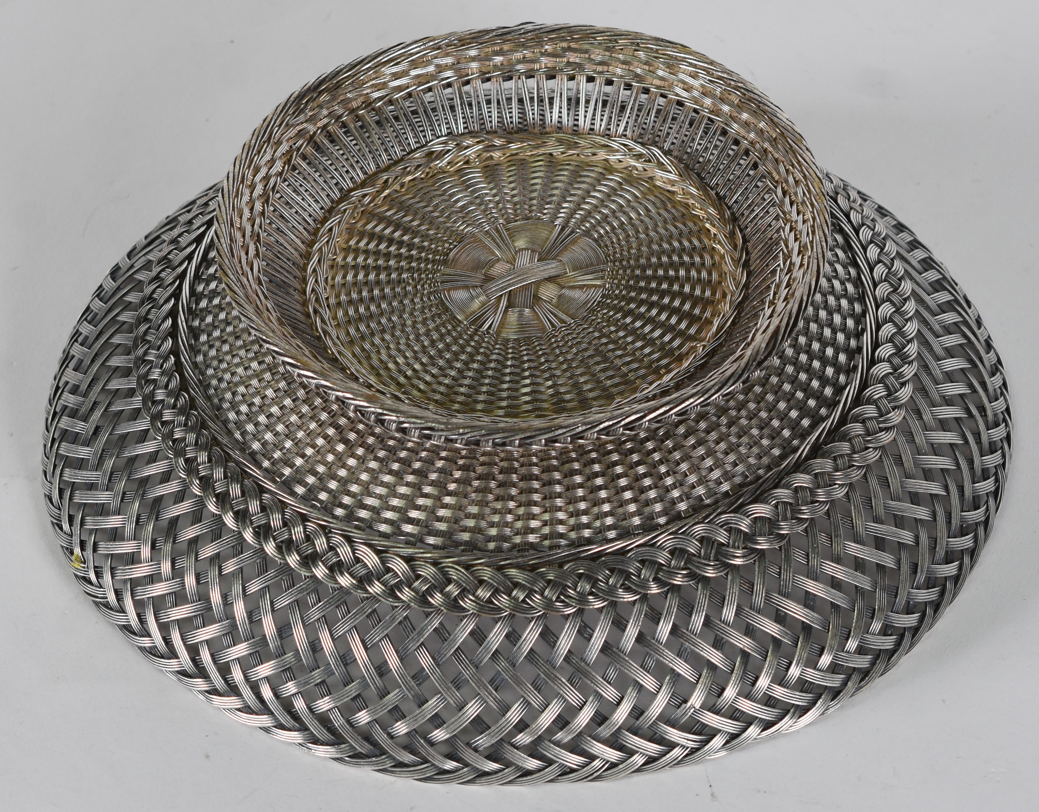 Cesta em malha de metal. - foto 4 de 4