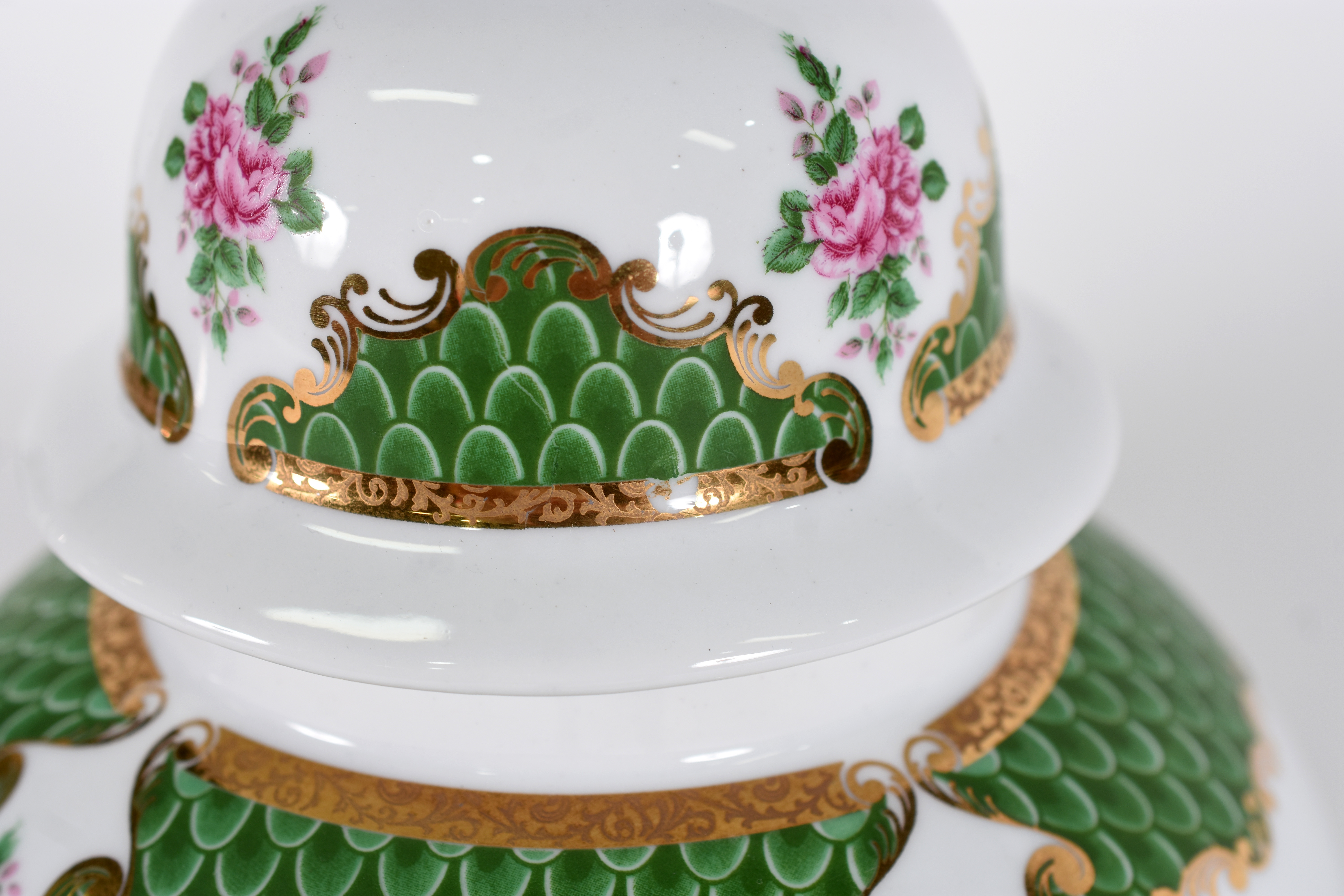 Par de potiches de porcelana italiana decorados á mão . - foto 4 de 5