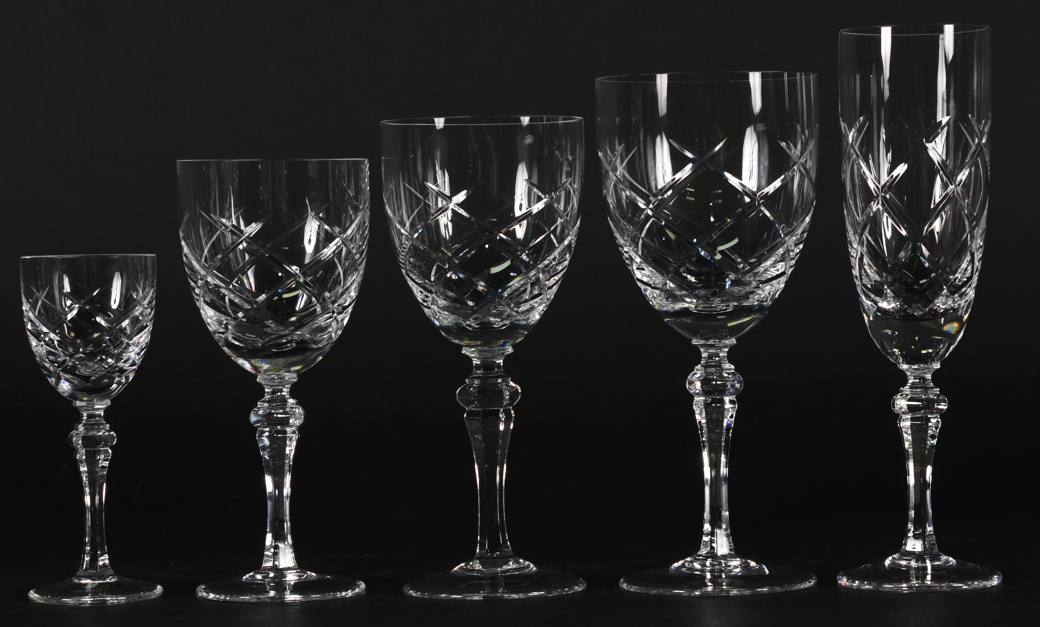 Serviço de cristal Strauss lapidado com frisos , 6 flutes, 3 para... - foto 2 de 5