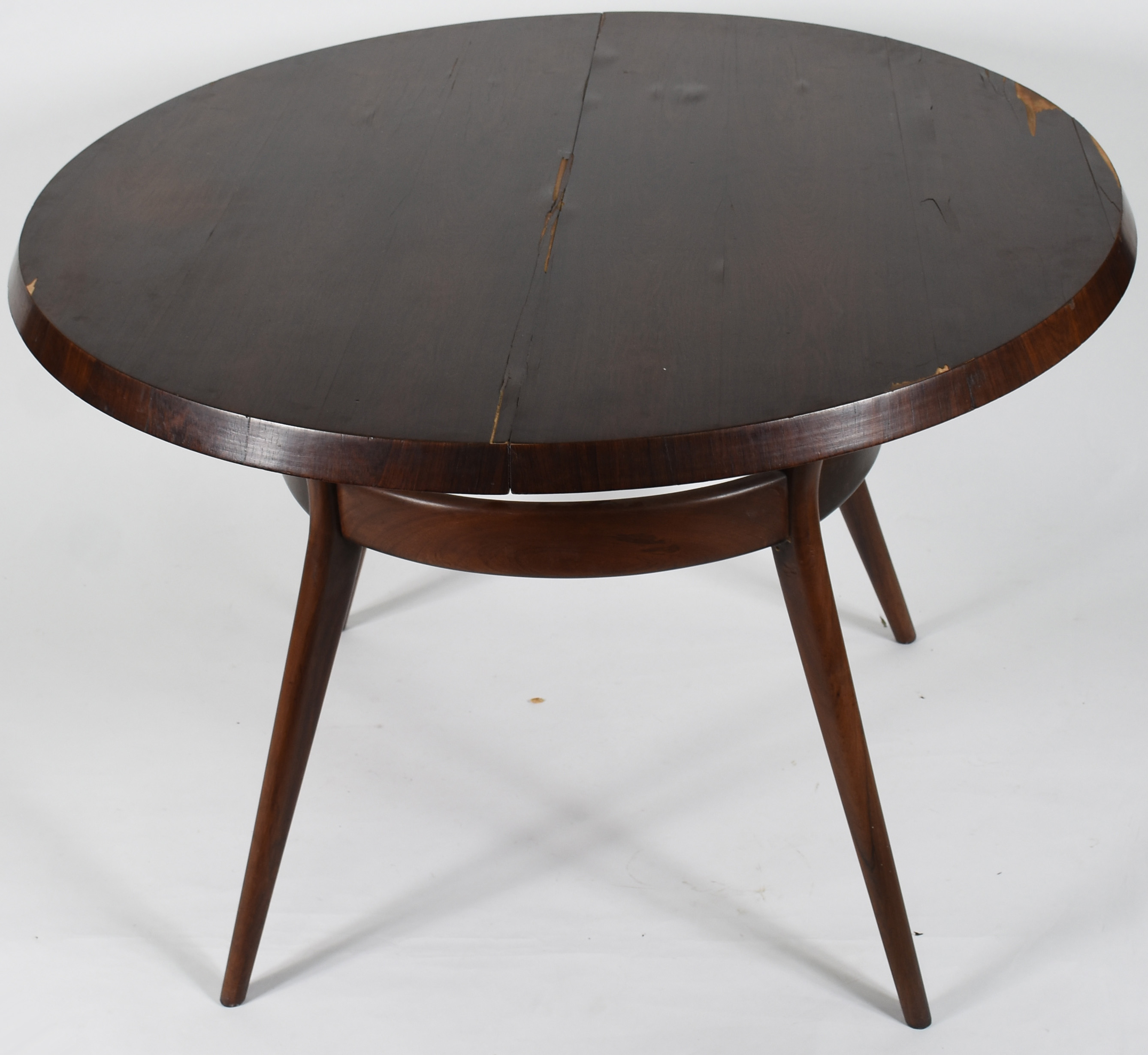 Mesa de jantar com tampo folheado e tábua extensora (faltando algumas... - foto 2 de 7