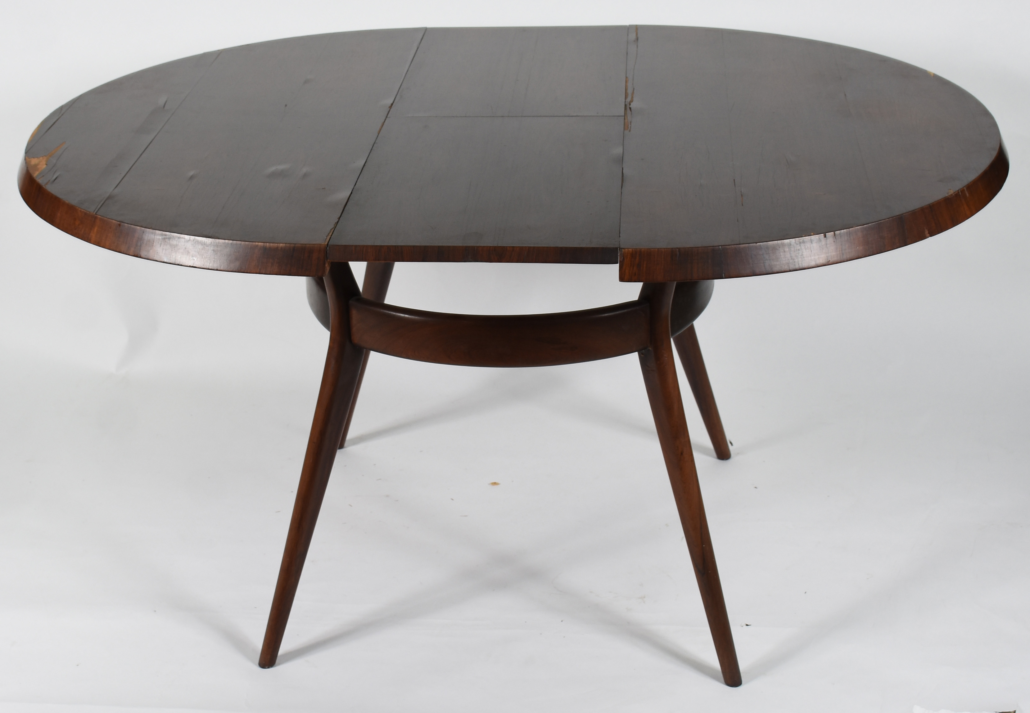 Mesa de jantar com tampo folheado e tábua extensora (faltando algumas... - foto 3 de 7
