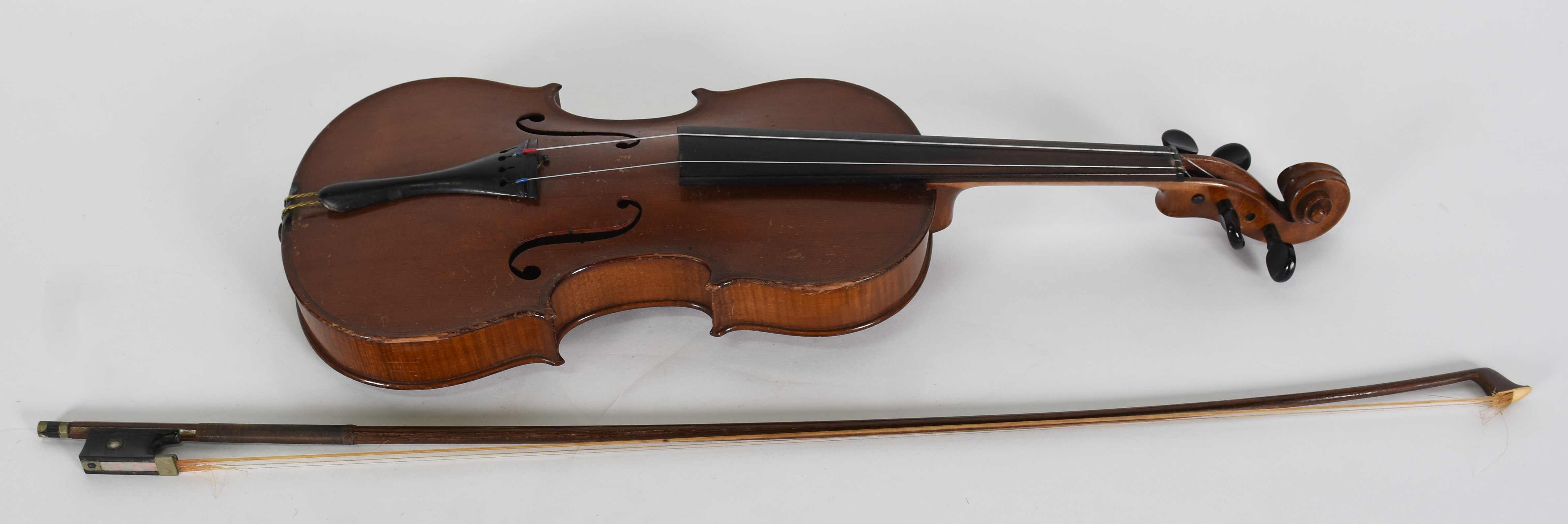 Violino modelo Antonius Stradivarius . (No Estado, faltando cordas e... - foto 1 de 8